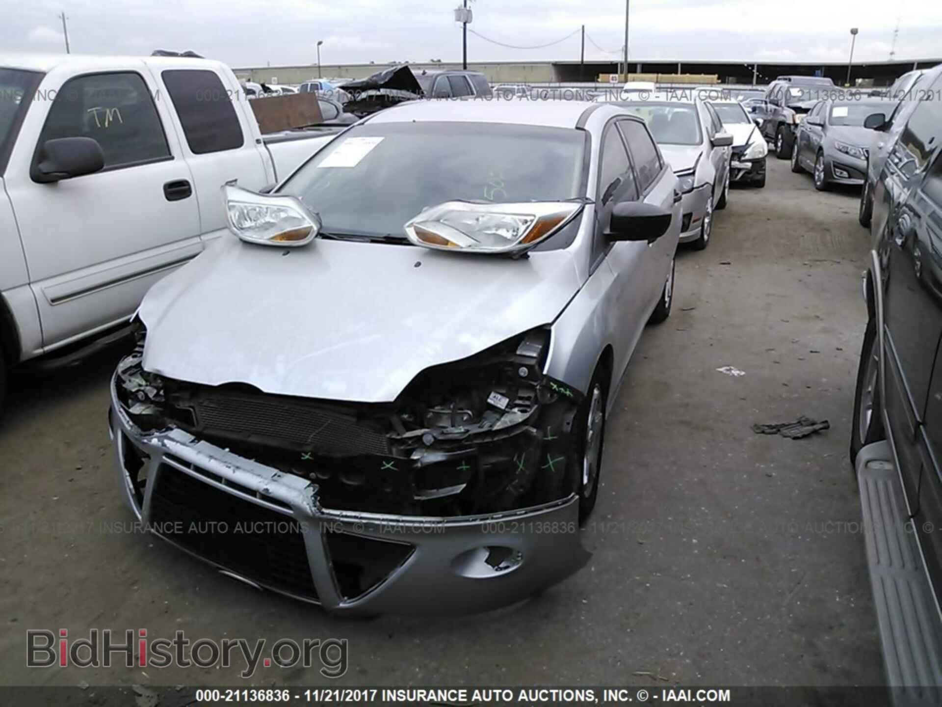2012 Ford Focus - VIN: 1FAHP3E20CL250258 - Photo 2