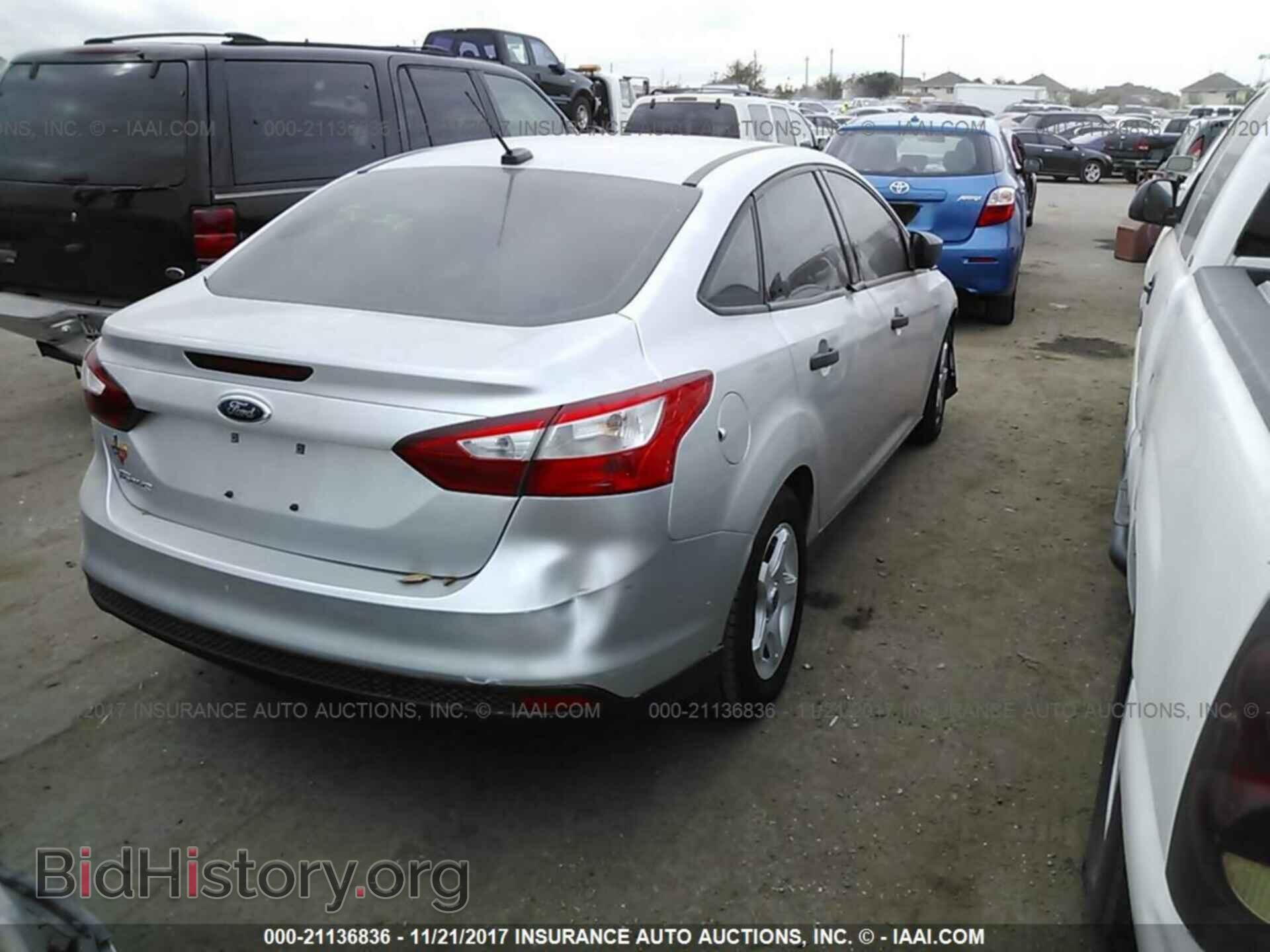 2012 Ford Focus - VIN: 1FAHP3E20CL250258 - Photo 4