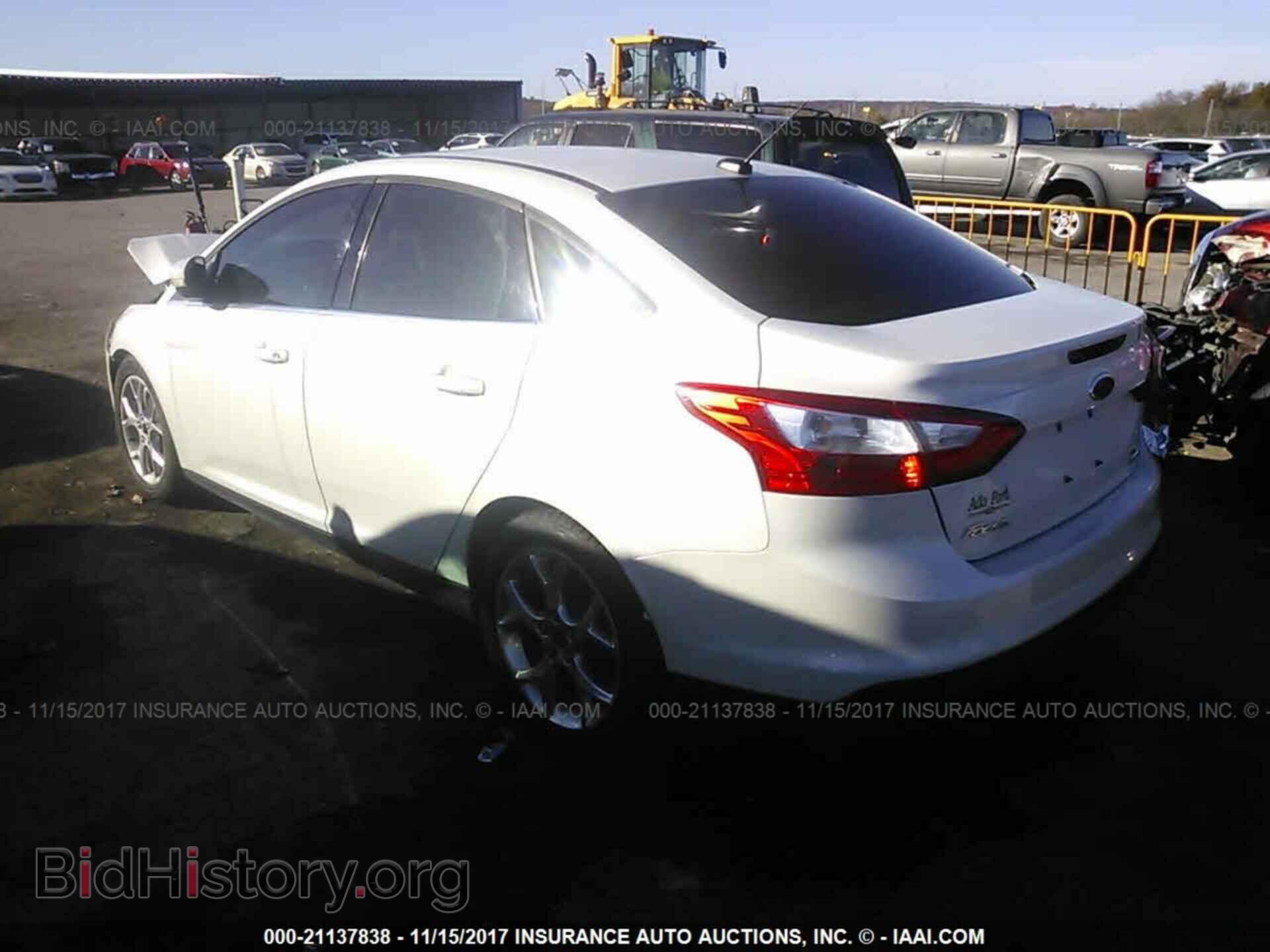 2012 Ford Focus - VIN: 1FAHP3H23CL435111 - Photo 3
