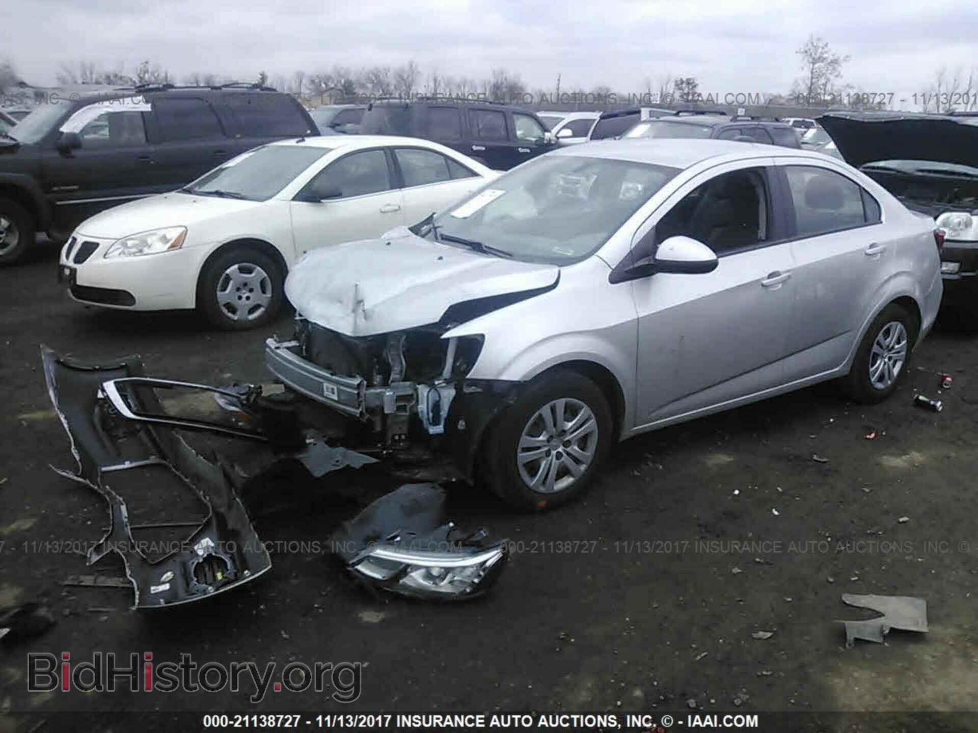 2017 Chevrolet Sonic - VIN: 1G1JB5SH7H4143104 - Фото 2