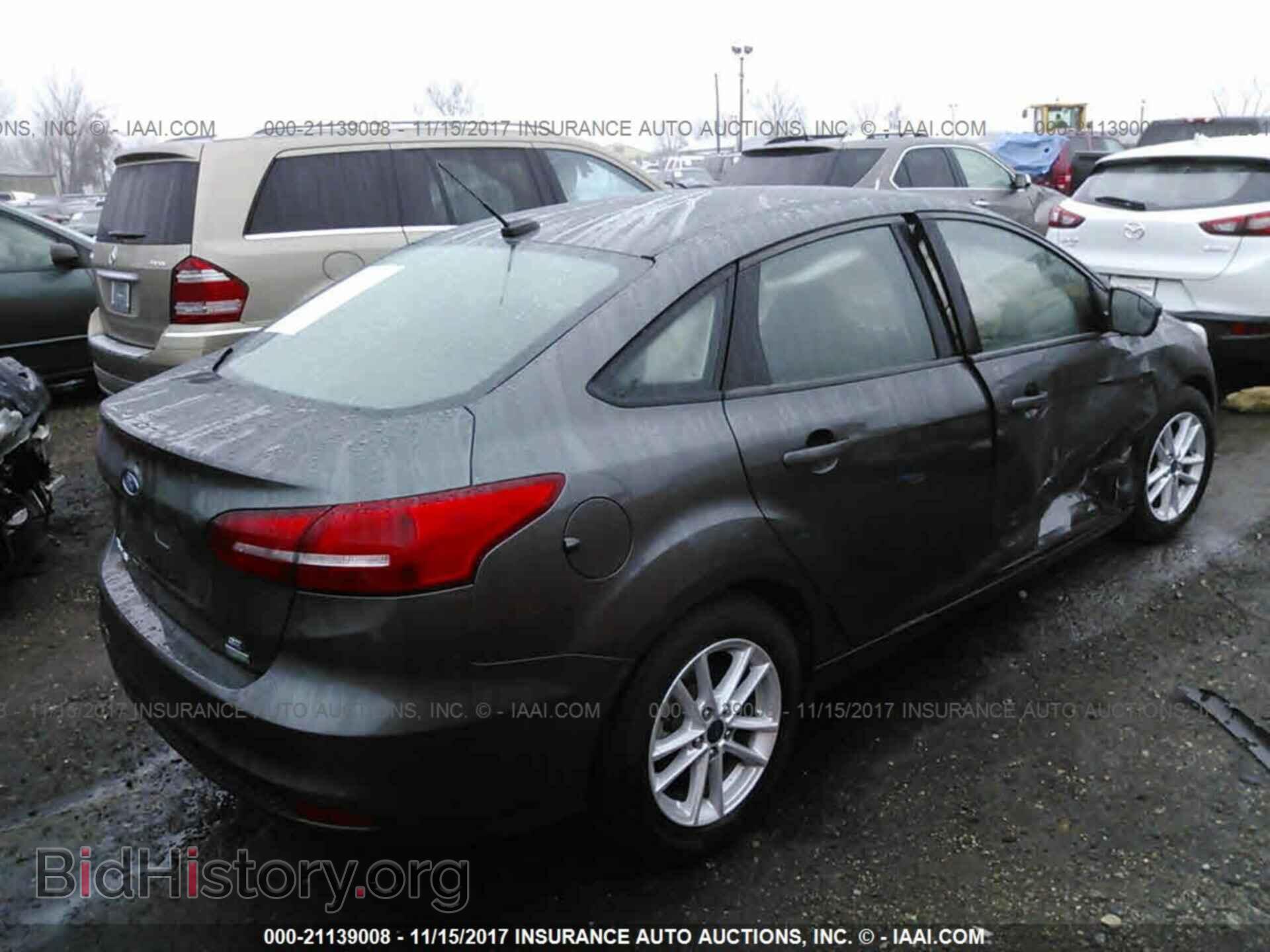 2017 Ford Focus - VIN: 1FADP3FE0HL300509 - Photo 4