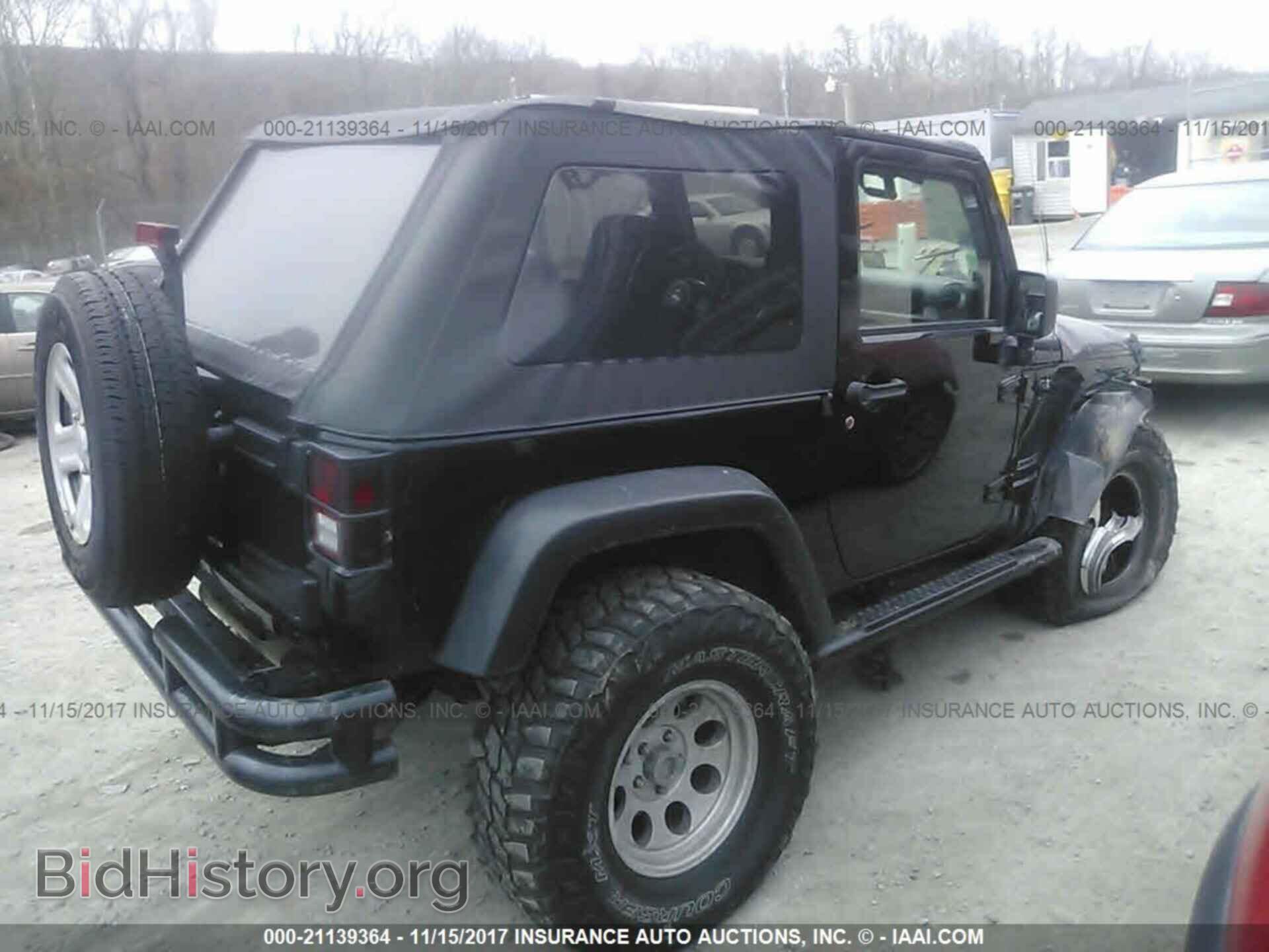 2011 Jeep Wrangler - VIN: 1J4AA2D15BL501994 - Фото 4
