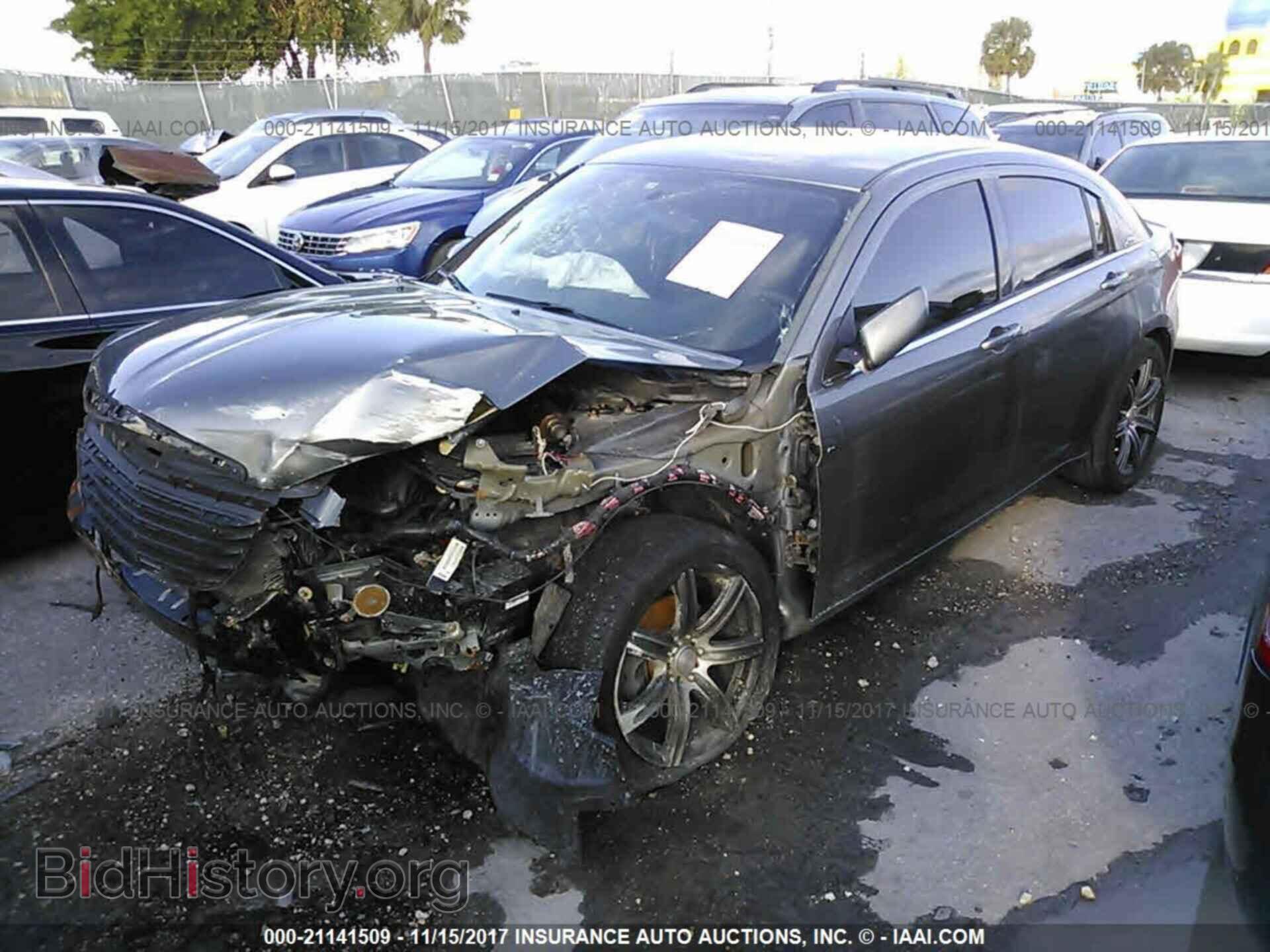 2012 Chrysler 200 - VIN: 1C3CCBAB7CN256809 - Photo 2