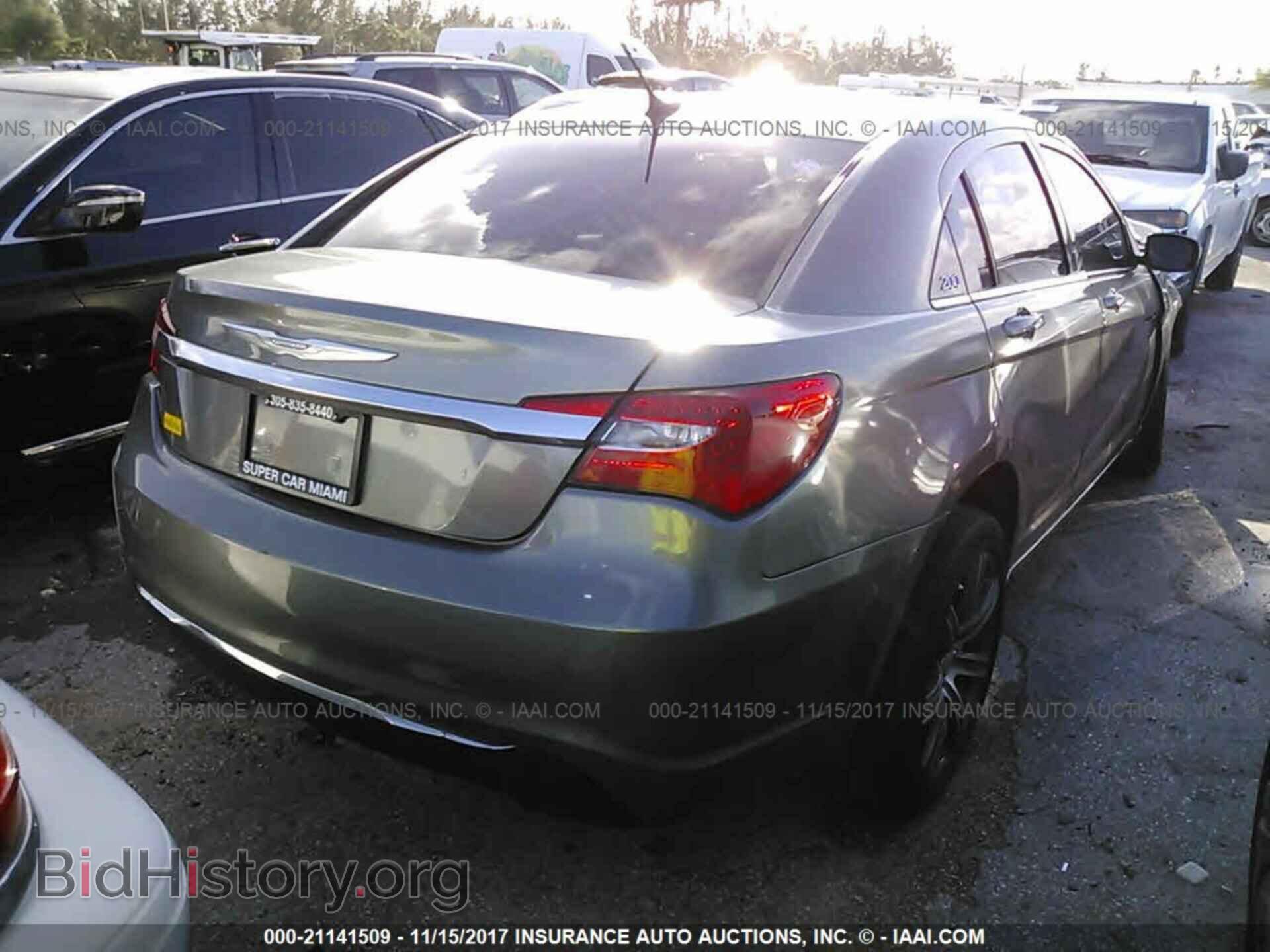 2012 Chrysler 200 - VIN: 1C3CCBAB7CN256809 - Photo 4