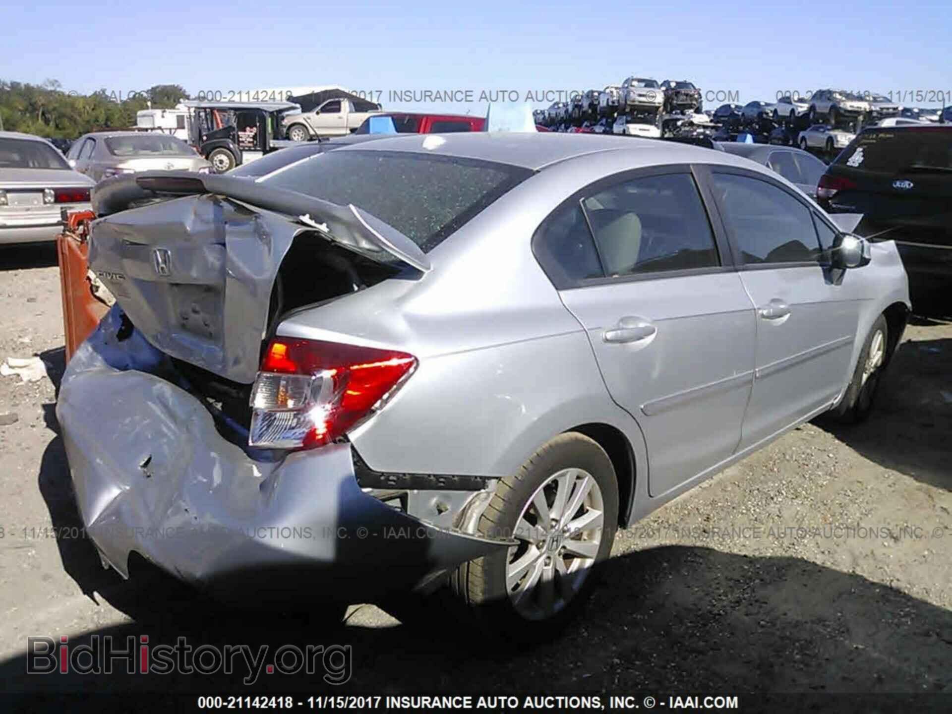 2012 Honda Civic - VIN: 2HGFB2F95CH553816 - Photo 4