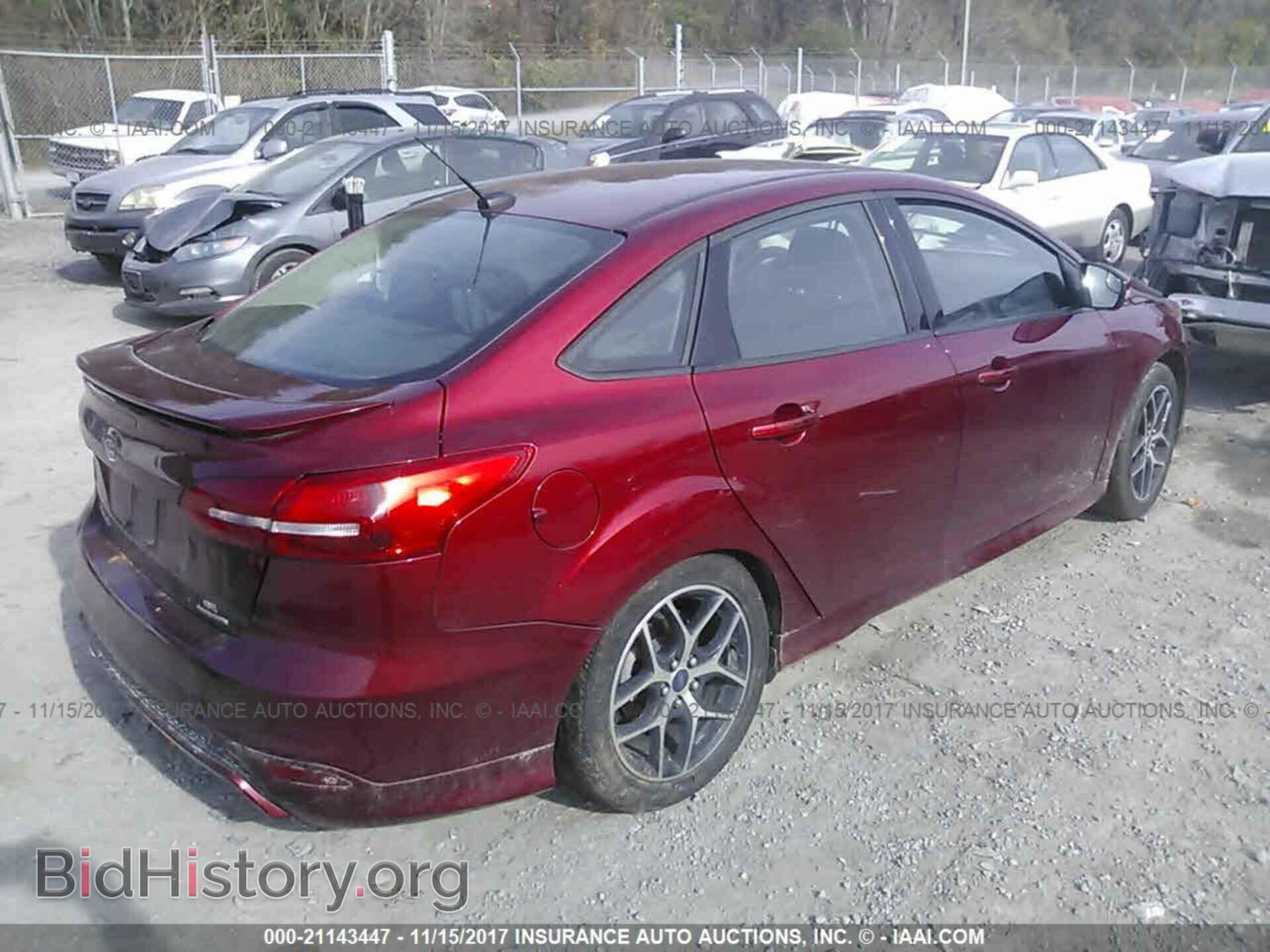 2015 Ford Focus - VIN: 1FADP3F20FL366593 - Photo 4