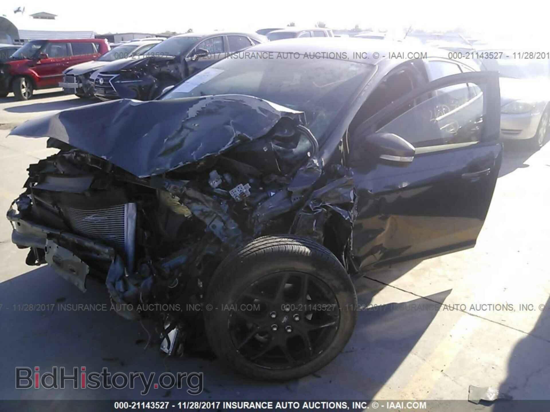 2016 Ford Focus - VIN: 1FADP3K21GL360745 - Photo 2