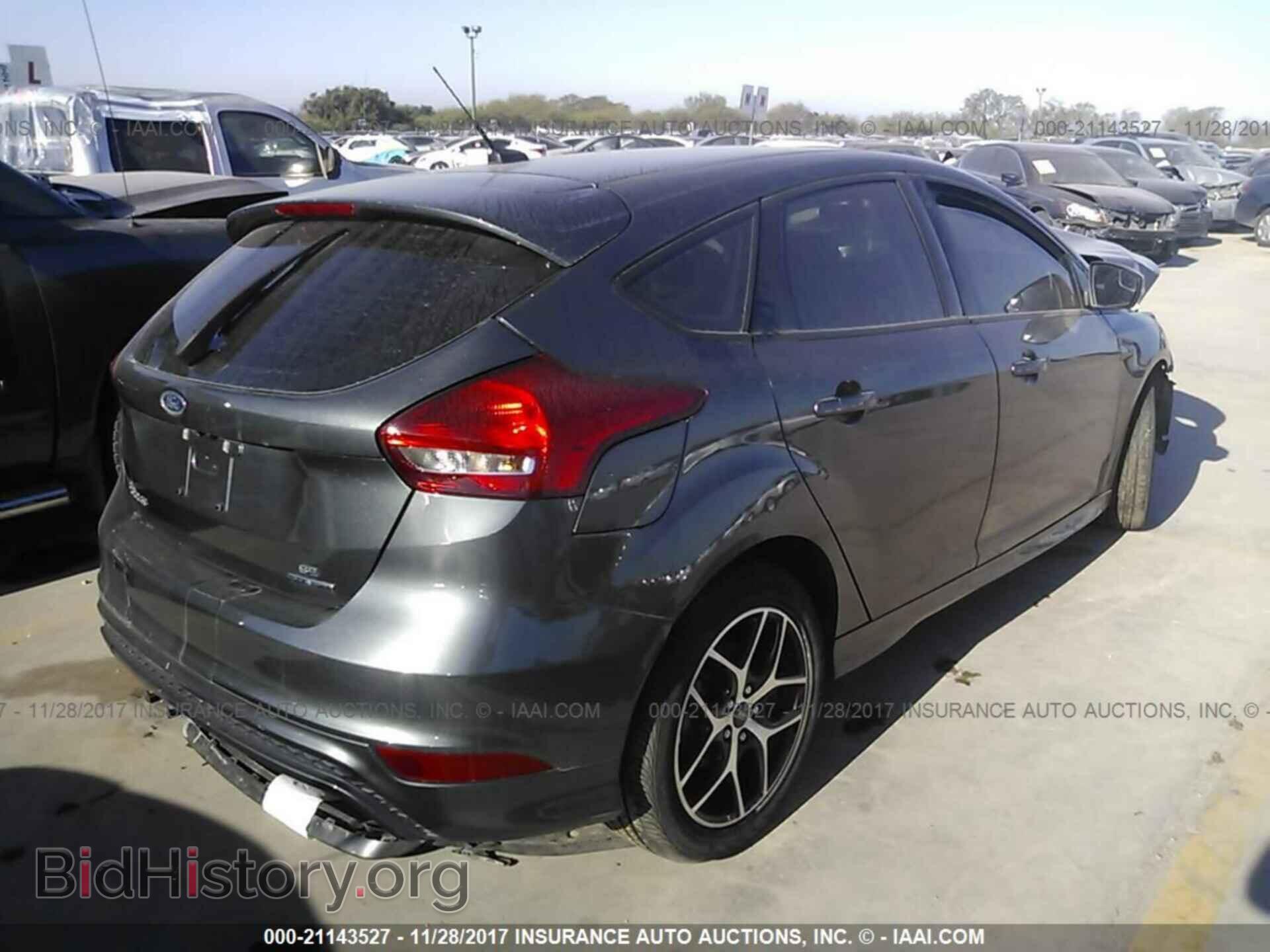 2016 Ford Focus - VIN: 1FADP3K21GL360745 - Photo 4