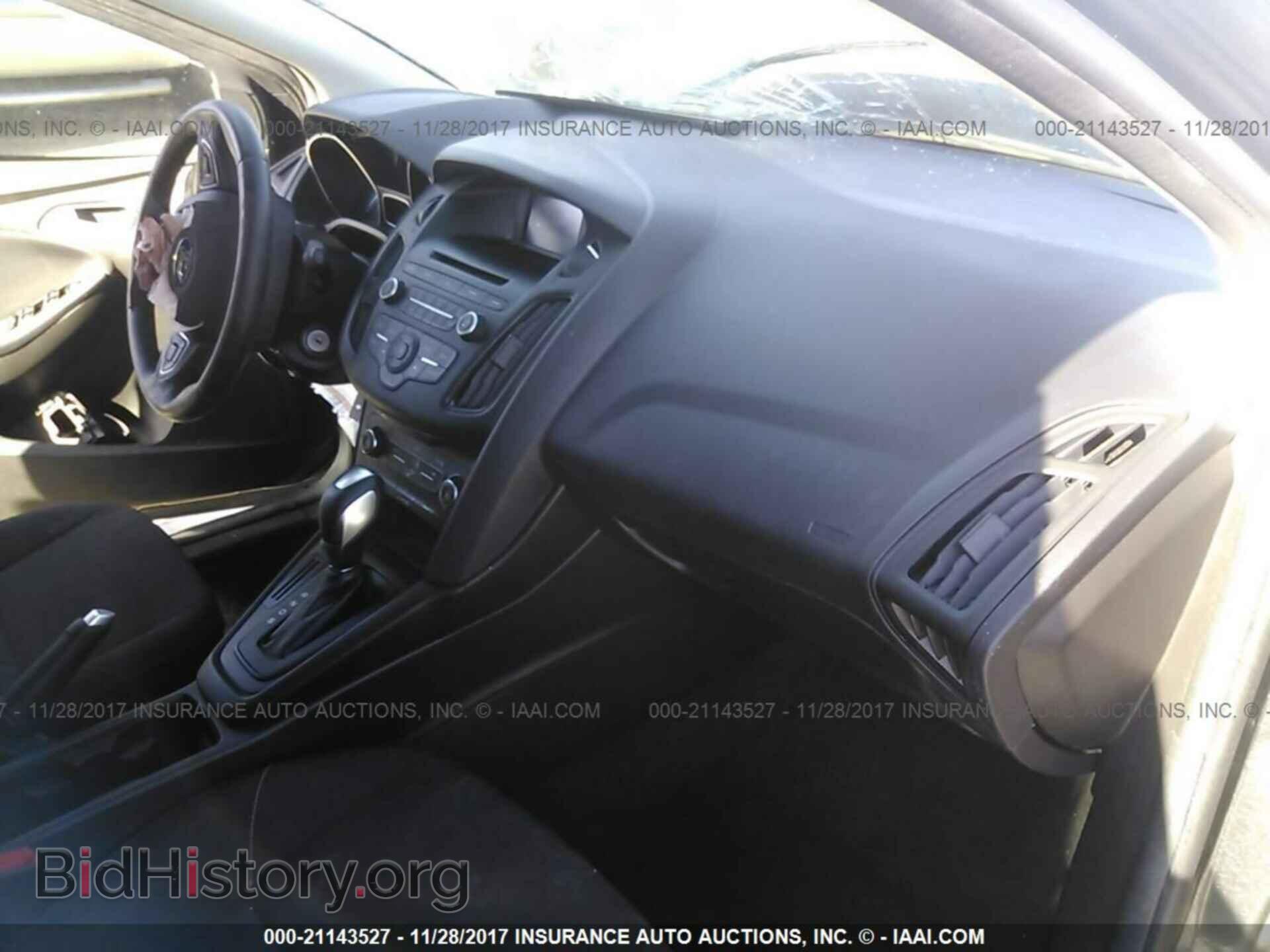 2016 Ford Focus - VIN: 1FADP3K21GL360745 - Photo 5
