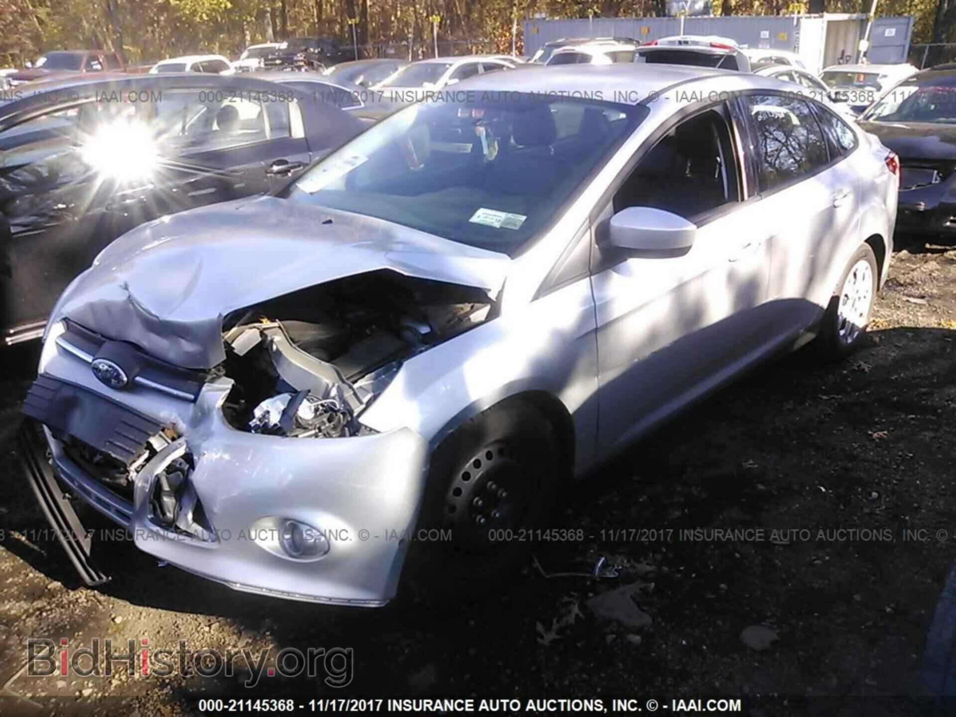 2012 Ford Focus - VIN: 1FAHP3F22CL259820 - Photo 2