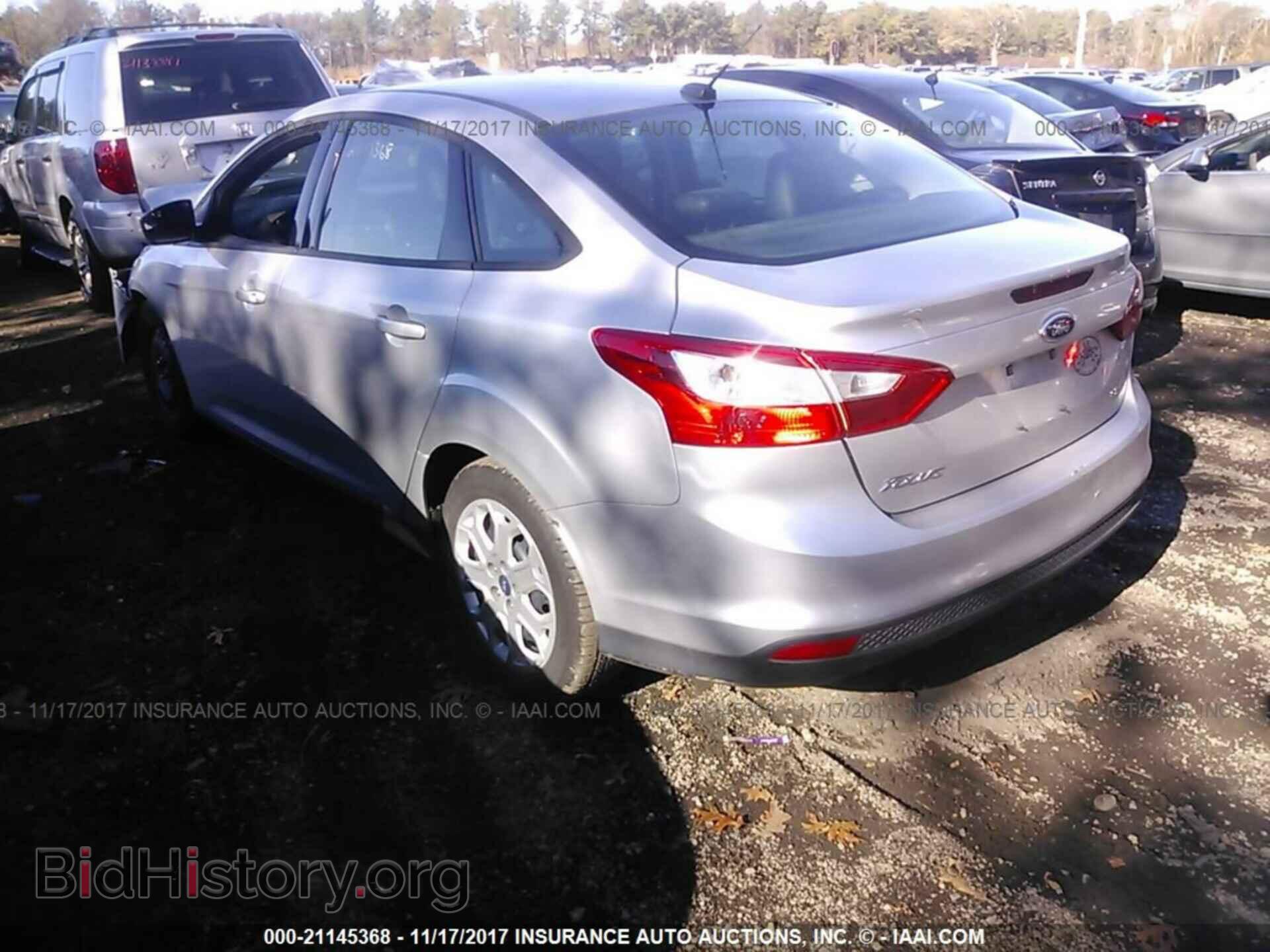 2012 Ford Focus - VIN: 1FAHP3F22CL259820 - Photo 3