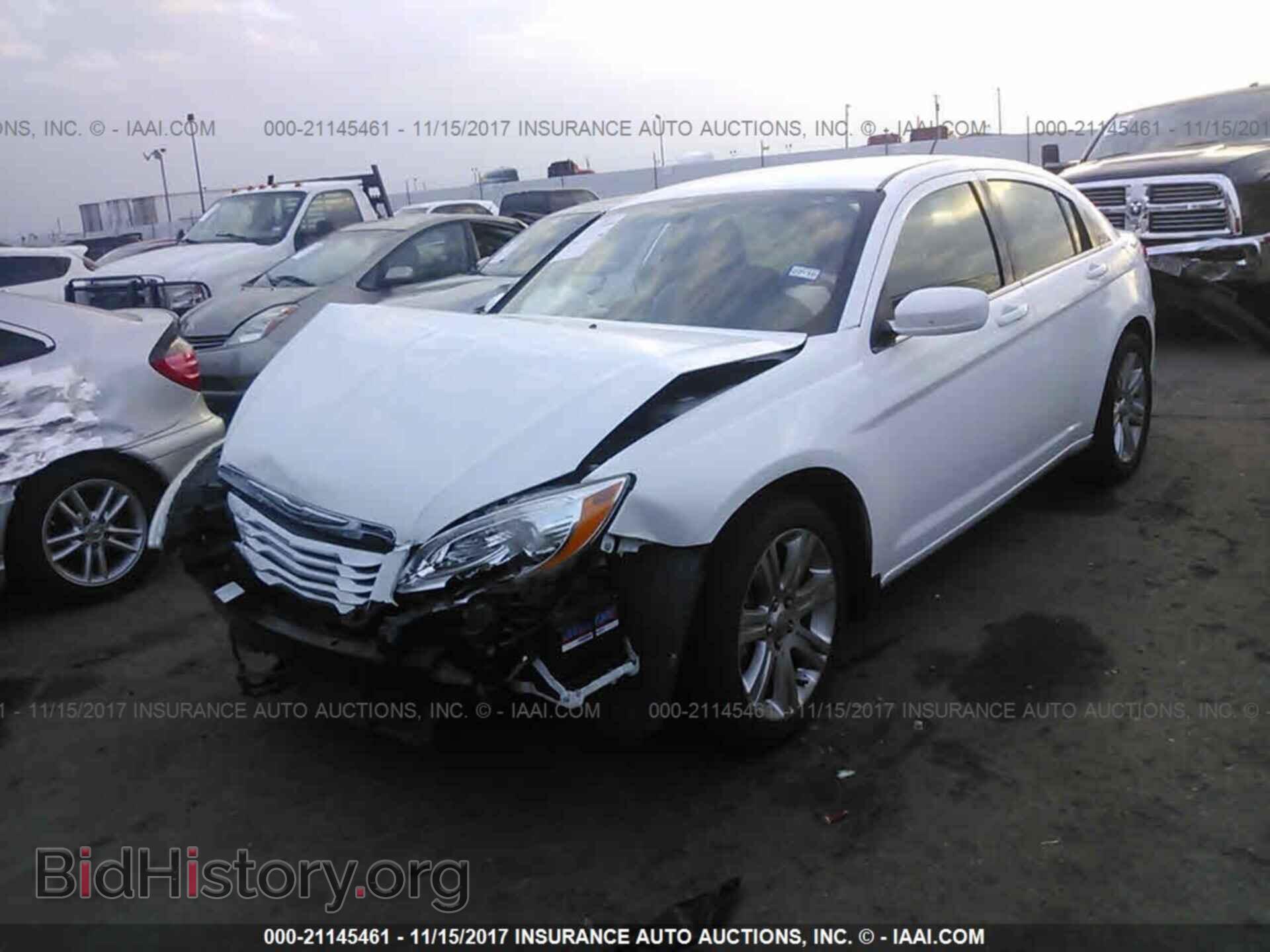 2012 Chrysler 200 - VIN: 1C3CCBBG8CN131635 - Photo 2