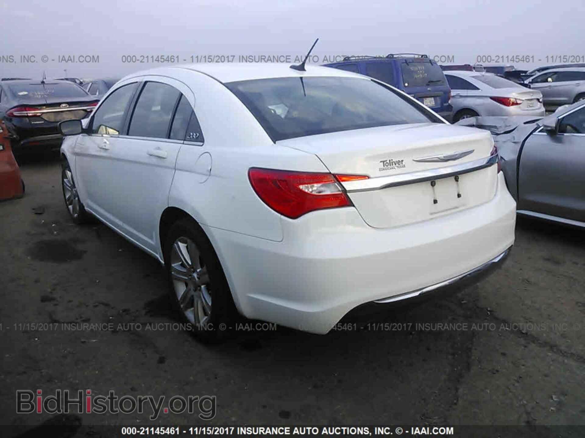2012 Chrysler 200 - VIN: 1C3CCBBG8CN131635 - Photo 3