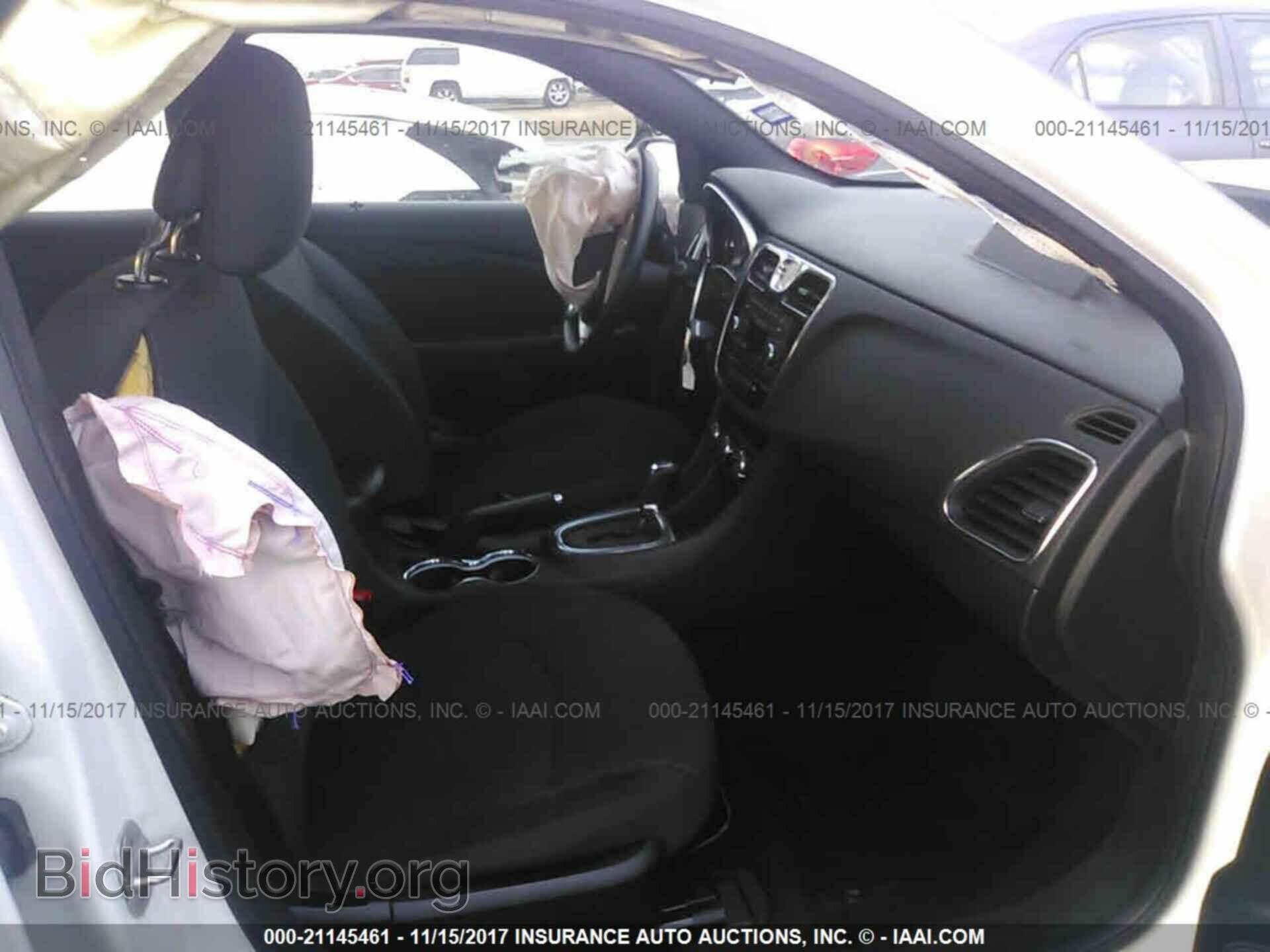 2012 Chrysler 200 - VIN: 1C3CCBBG8CN131635 - Photo 5