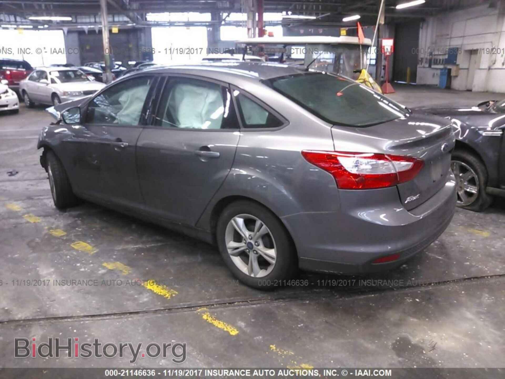 2014 Ford Focus - VIN: 1FADP3F22EL433242 - Photo 3