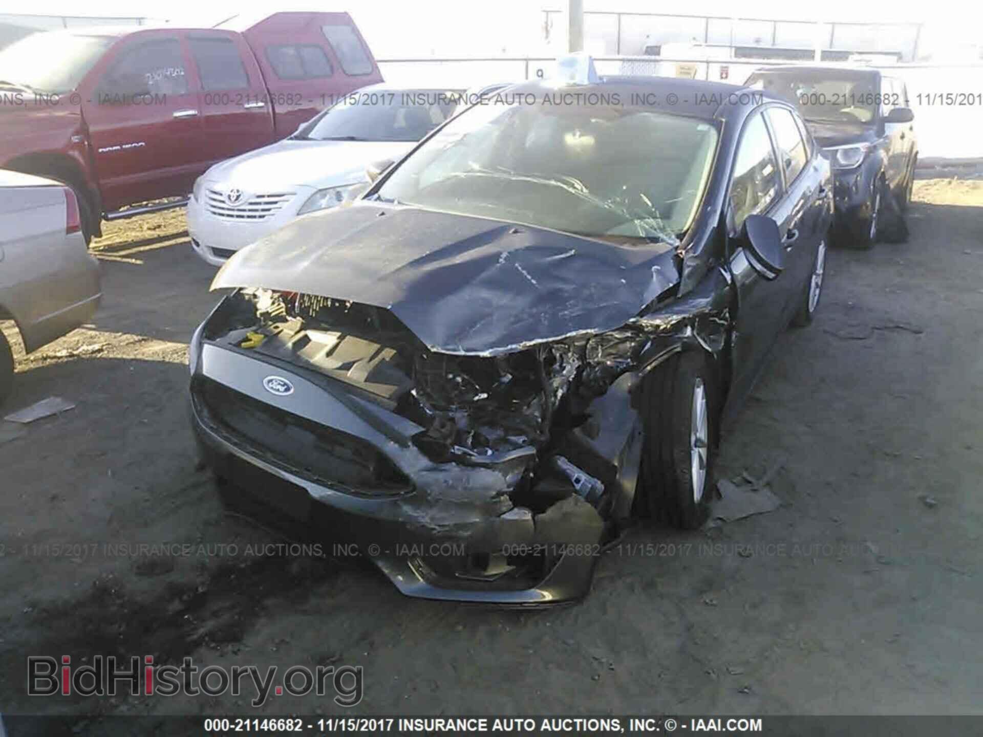 2016 Ford Focus - VIN: 1FADP3F22GL296693 - Photo 2