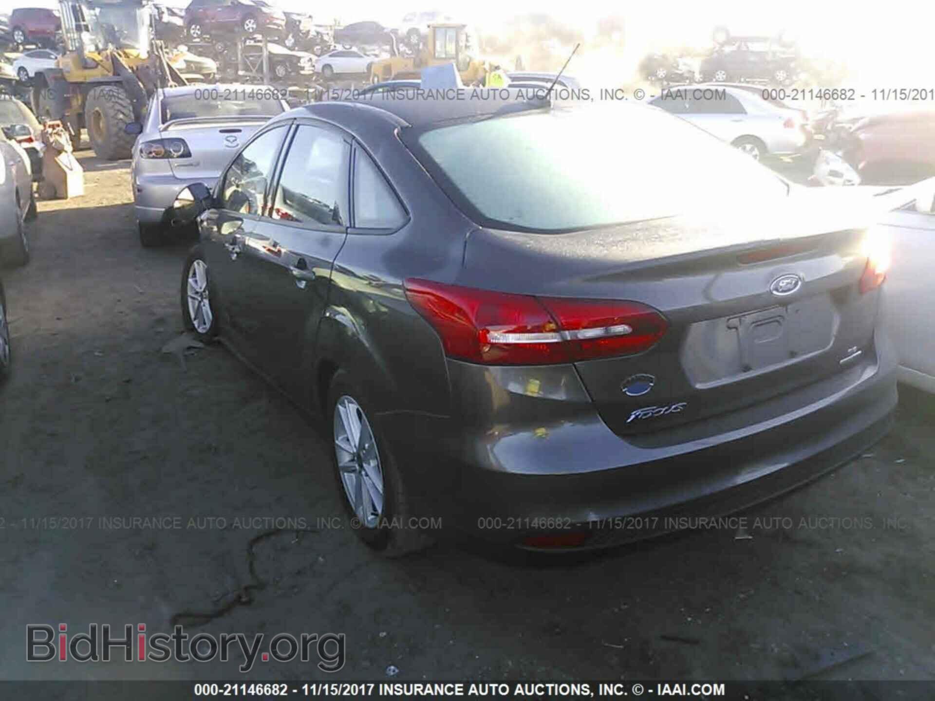 2016 Ford Focus - VIN: 1FADP3F22GL296693 - Photo 3
