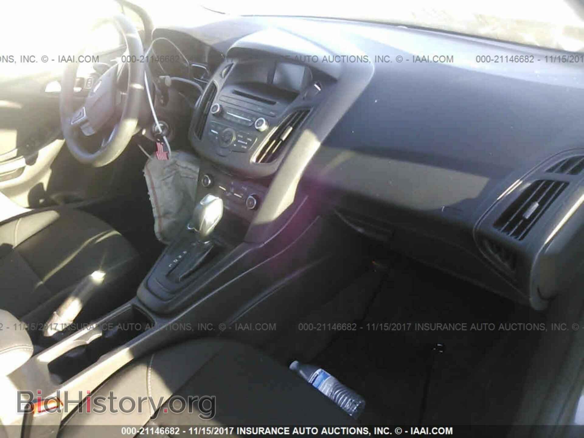 2016 Ford Focus - VIN: 1FADP3F22GL296693 - Photo 5
