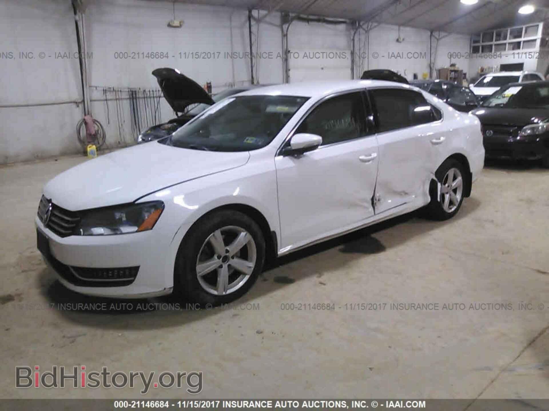 2012 Volkswagen Passat - VIN: 1VWBP7A32CC050145 - Фото 2