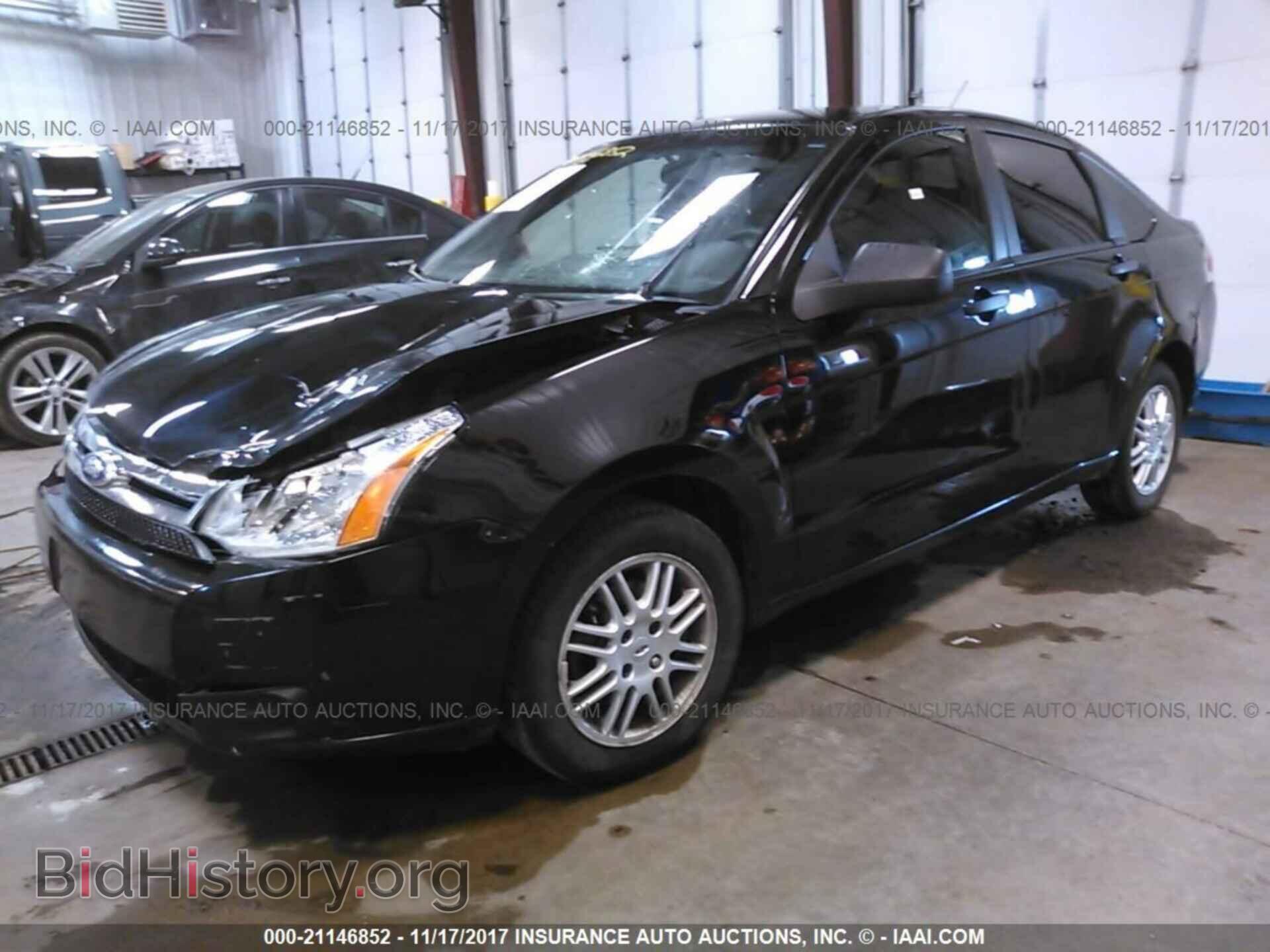 2011 Ford Focus - VIN: 1FAHP3FN3BW149558 - Фото 2
