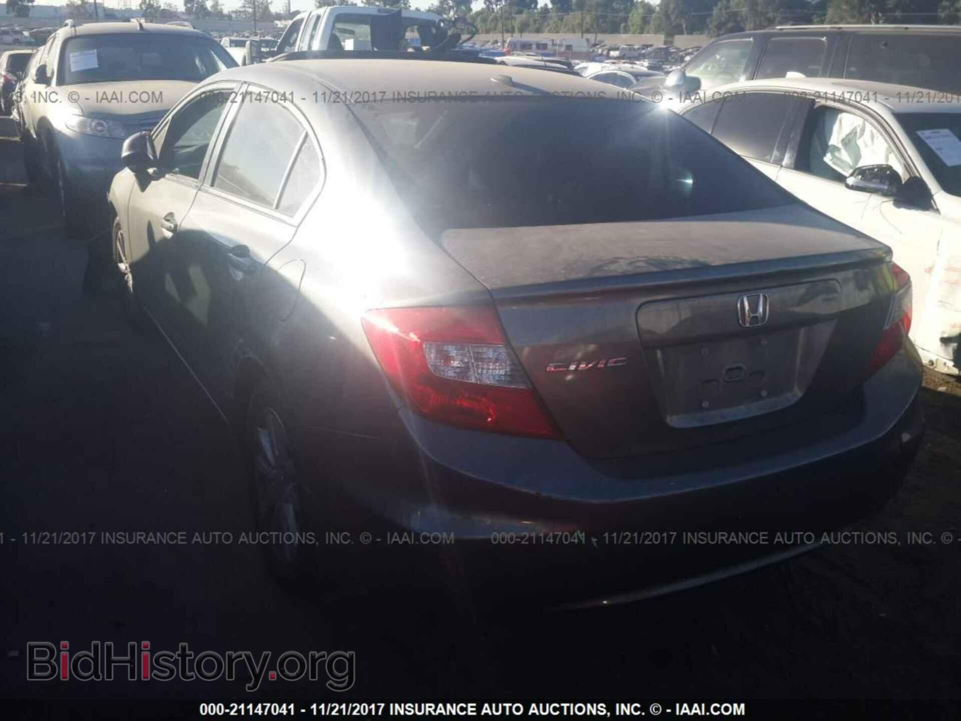 2012 Honda Civic - VIN: 19XFB2F81CE304284 - Photo 3