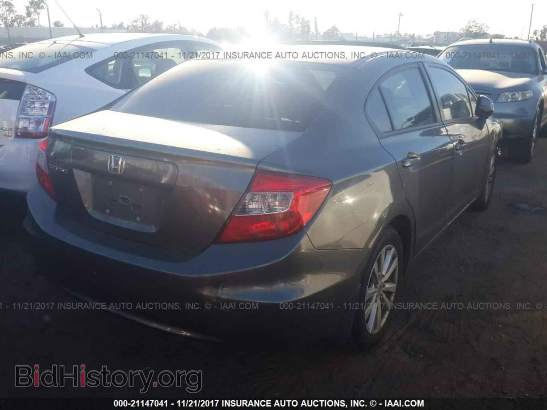 2012 Honda Civic - VIN: 19XFB2F81CE304284 - Photo 4