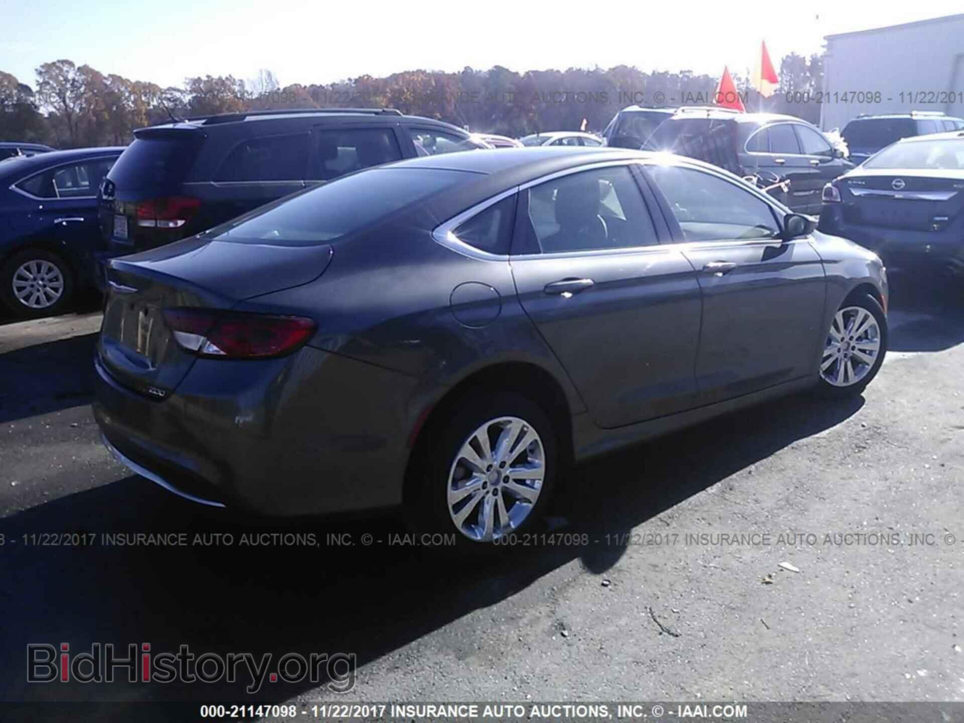2015 Chrysler 200 - VIN: 1C3CCCABXFN741987 - Photo 4