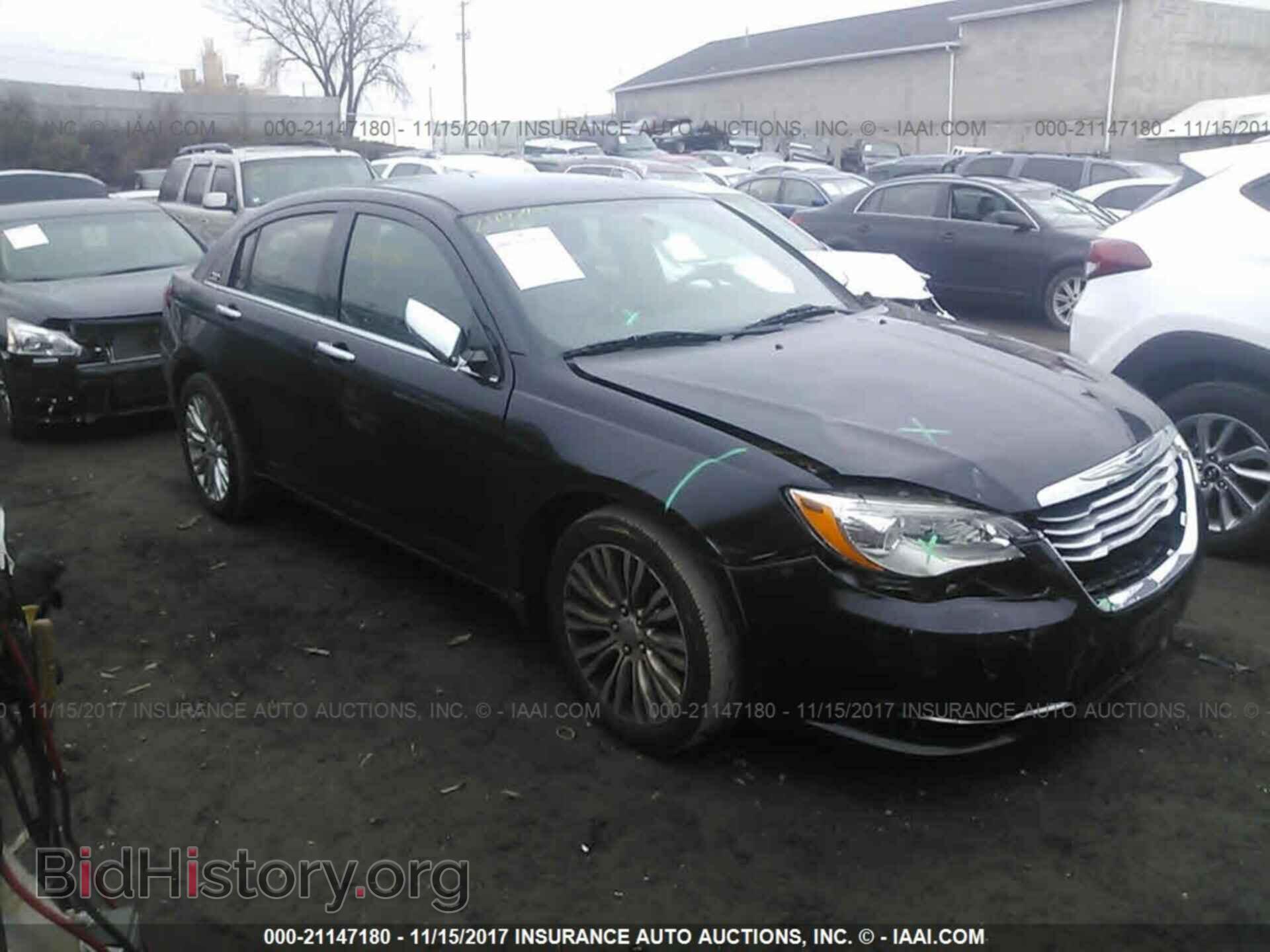 Photo 1C3BC2FG8BN517556 - Chrysler 200 2011