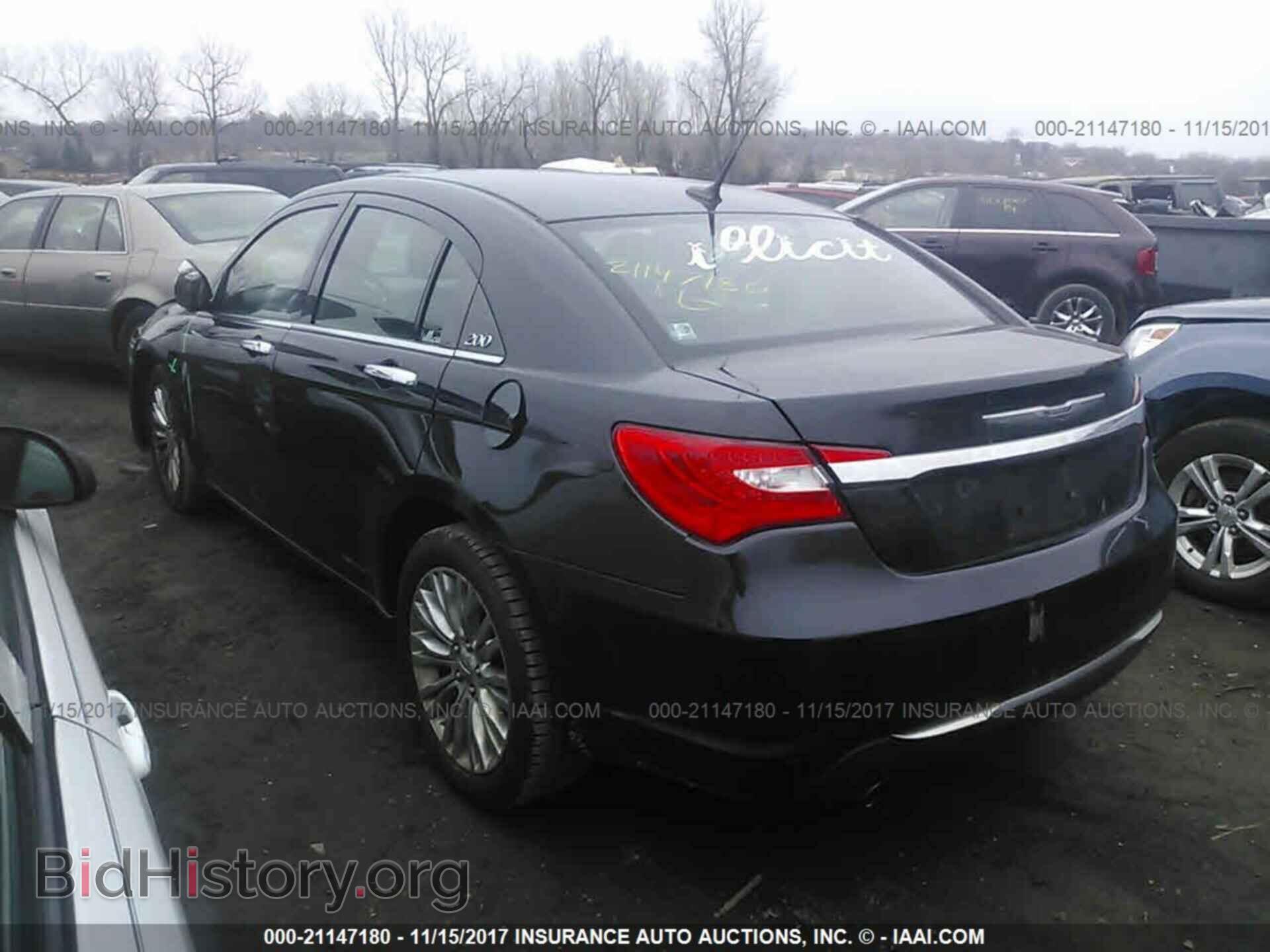 2011 Chrysler 200 - VIN: 1C3BC2FG8BN517556 - Photo 3