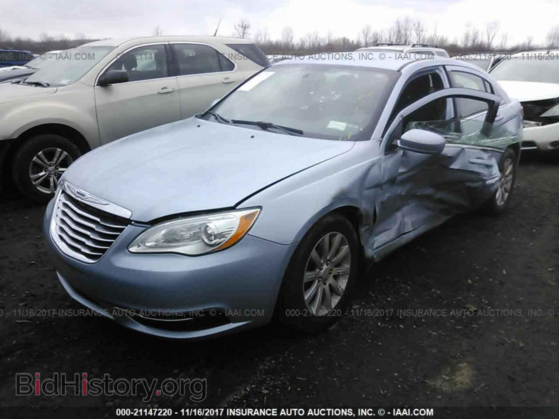 2013 Chrysler 200 - VIN: 1C3CCBBB3DN764730 - Фото 2