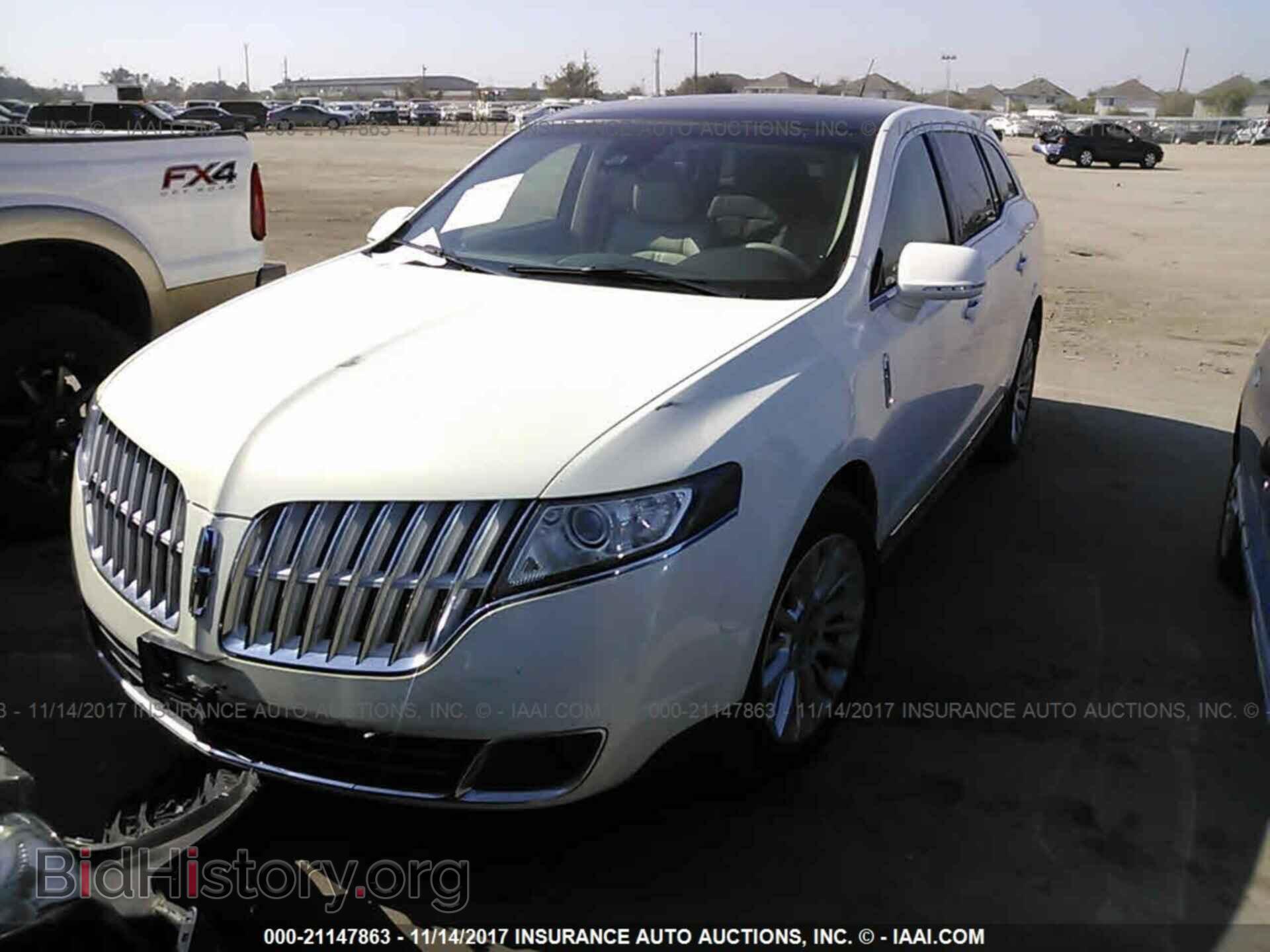 2012 Lincoln Mkt - VIN: 2LMHJ5FR4CBL50382 - Фото 2