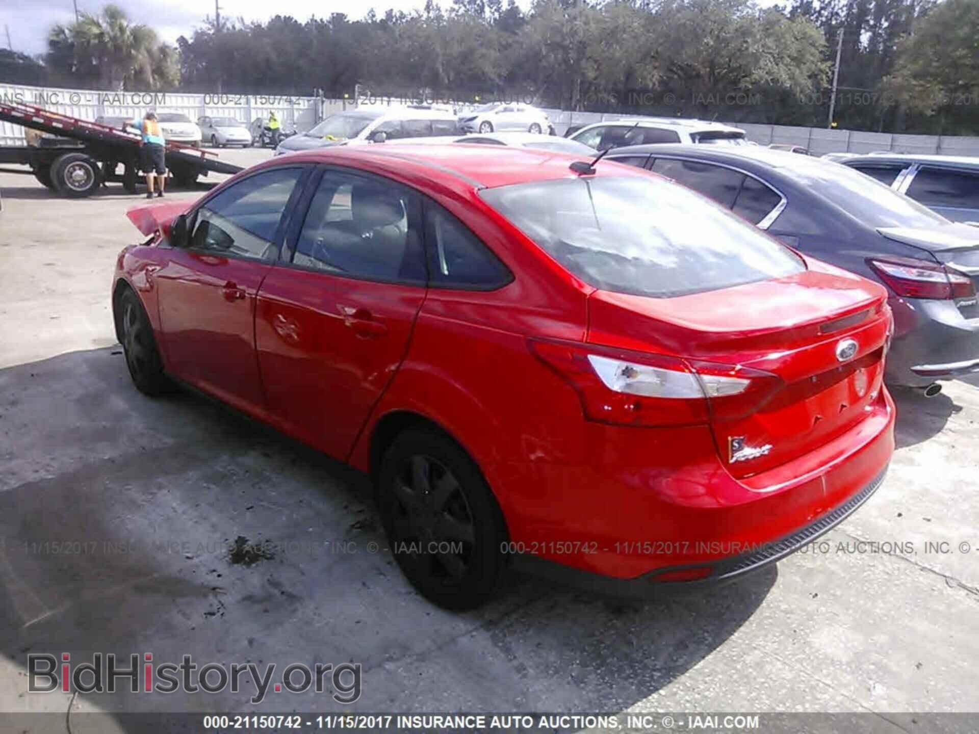 2012 Ford Focus - VIN: 1FAHP3F28CL254671 - Photo 3