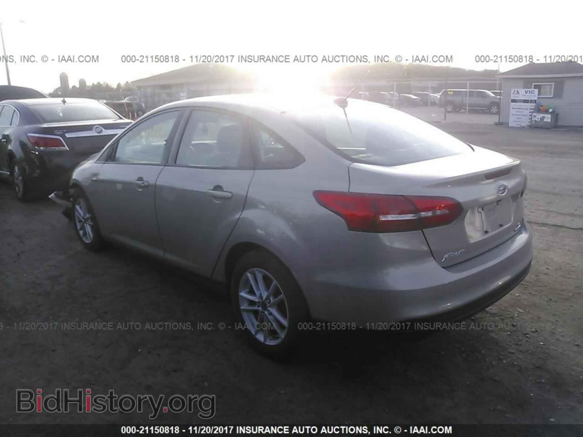 2015 Ford Focus - VIN: 1FADP3F24FL316523 - Photo 3