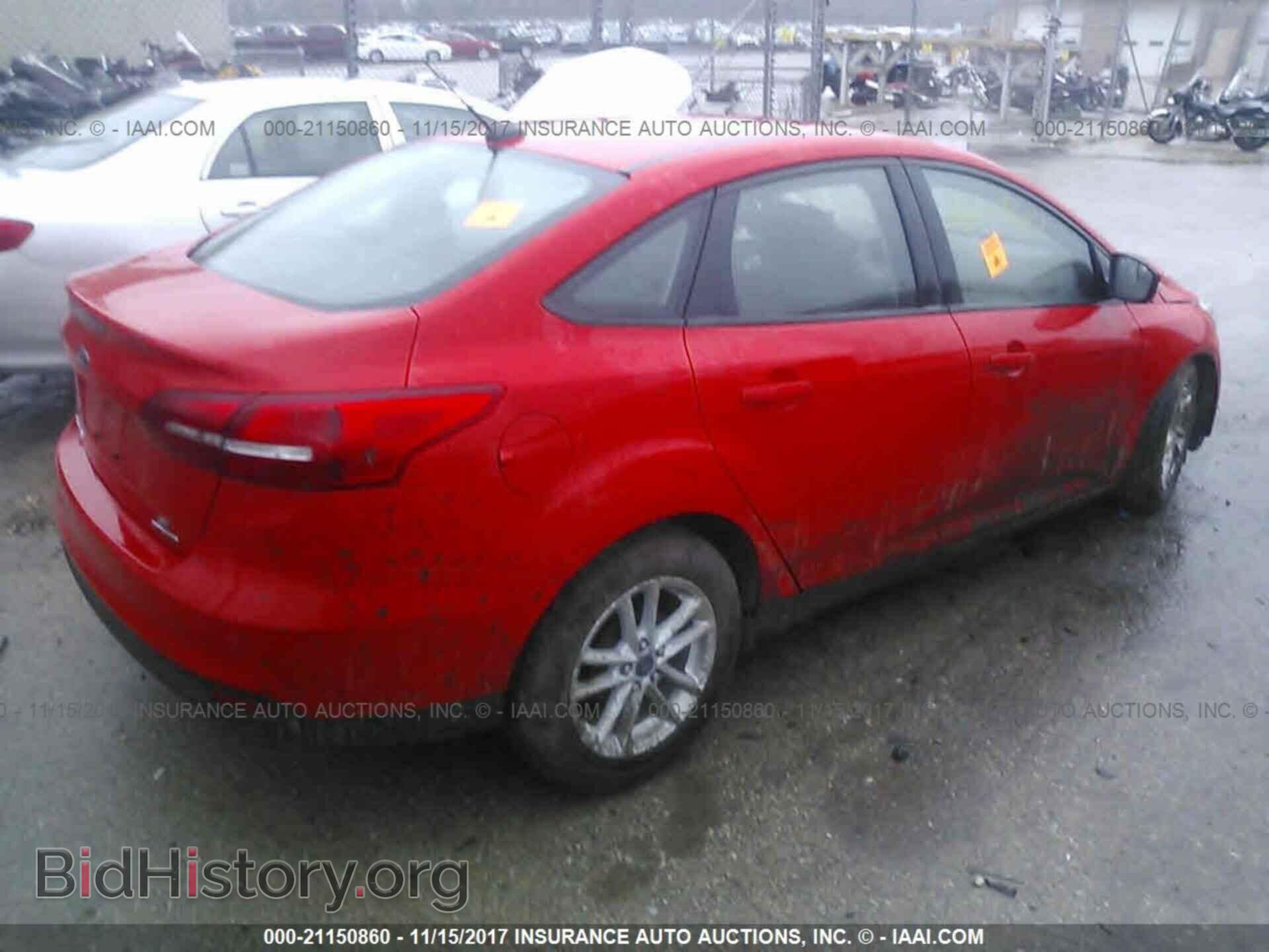 2016 Ford Focus - VIN: 1FADP3F28GL220041 - Photo 4