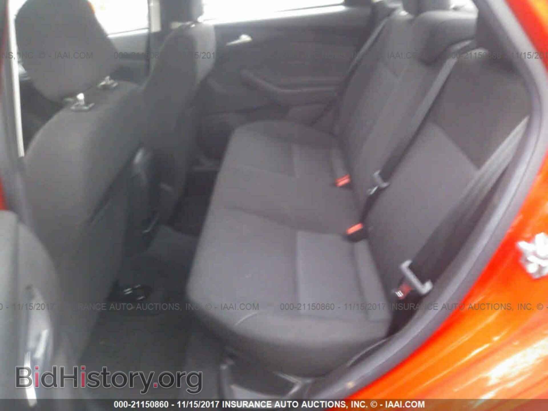 2016 Ford Focus - VIN: 1FADP3F28GL220041 - Photo 8