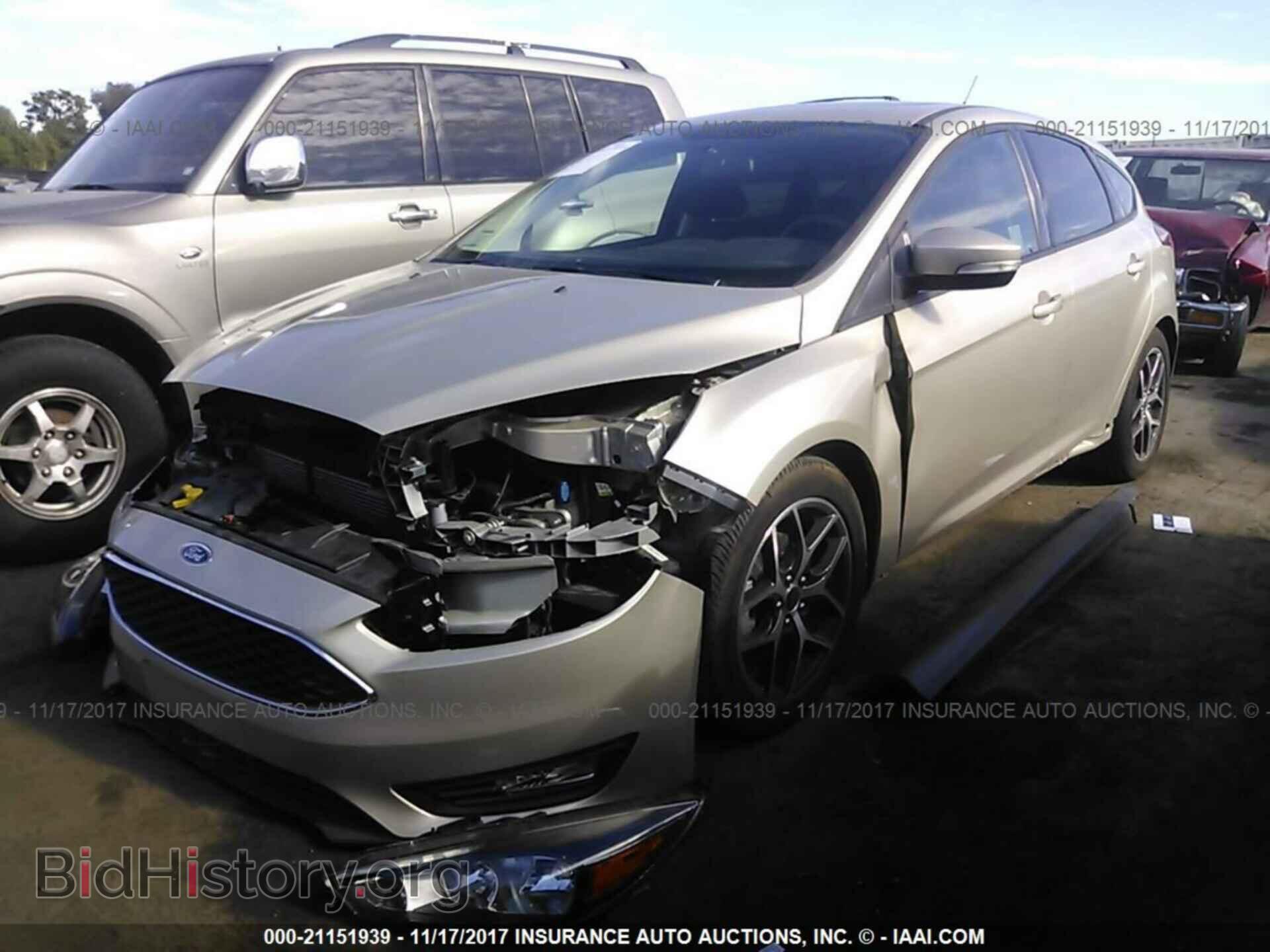 2017 Ford Focus - VIN: 1FADP3M20HL200127 - Photo 2