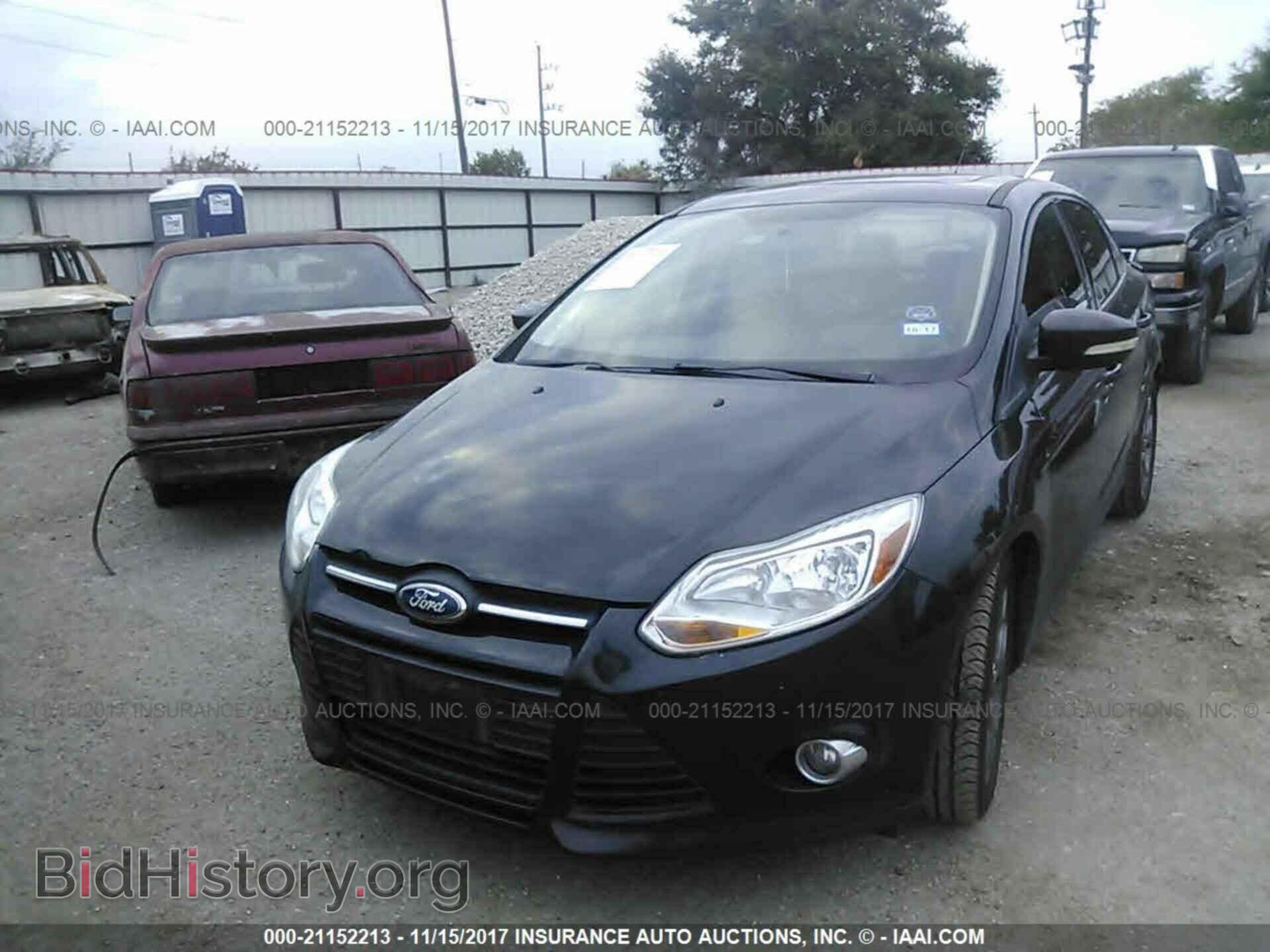 2013 Ford Focus - VIN: 1FADP3F23DL320172 - Фото 2