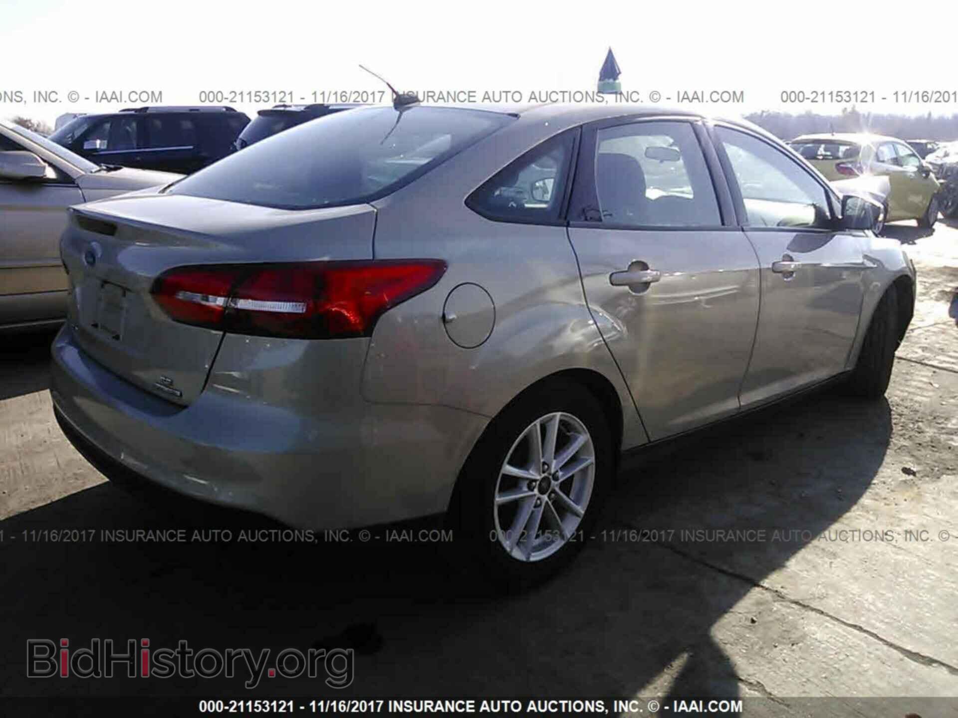 2015 Ford Focus - VIN: 1FADP3F25FL287453 - Photo 4