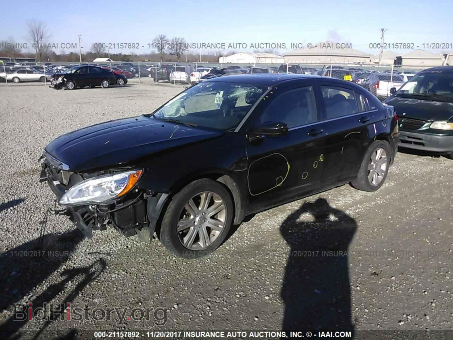 2013 Chrysler 200 - VIN: 1C3CCBAB9DN705280 - Photo 2