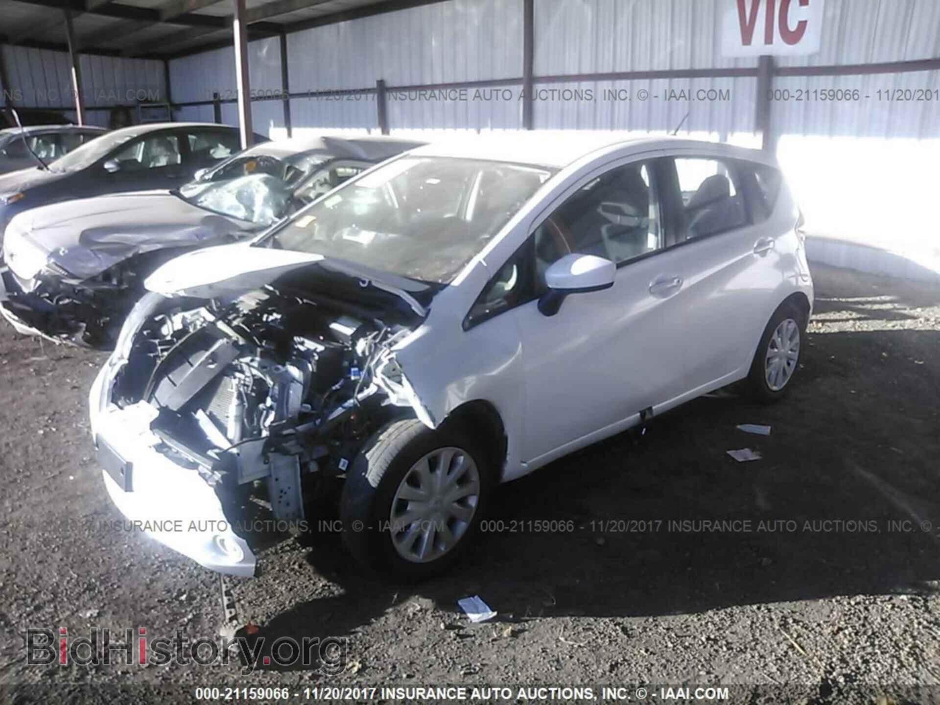 2015 Nissan Versa note - VIN: 3N1CE2CP2FL366513 - Фото 2