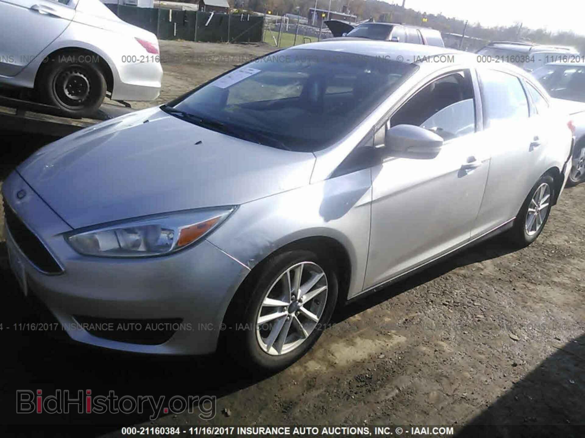 2015 Ford Focus - VIN: 1FADP3F20FL243165 - Photo 2