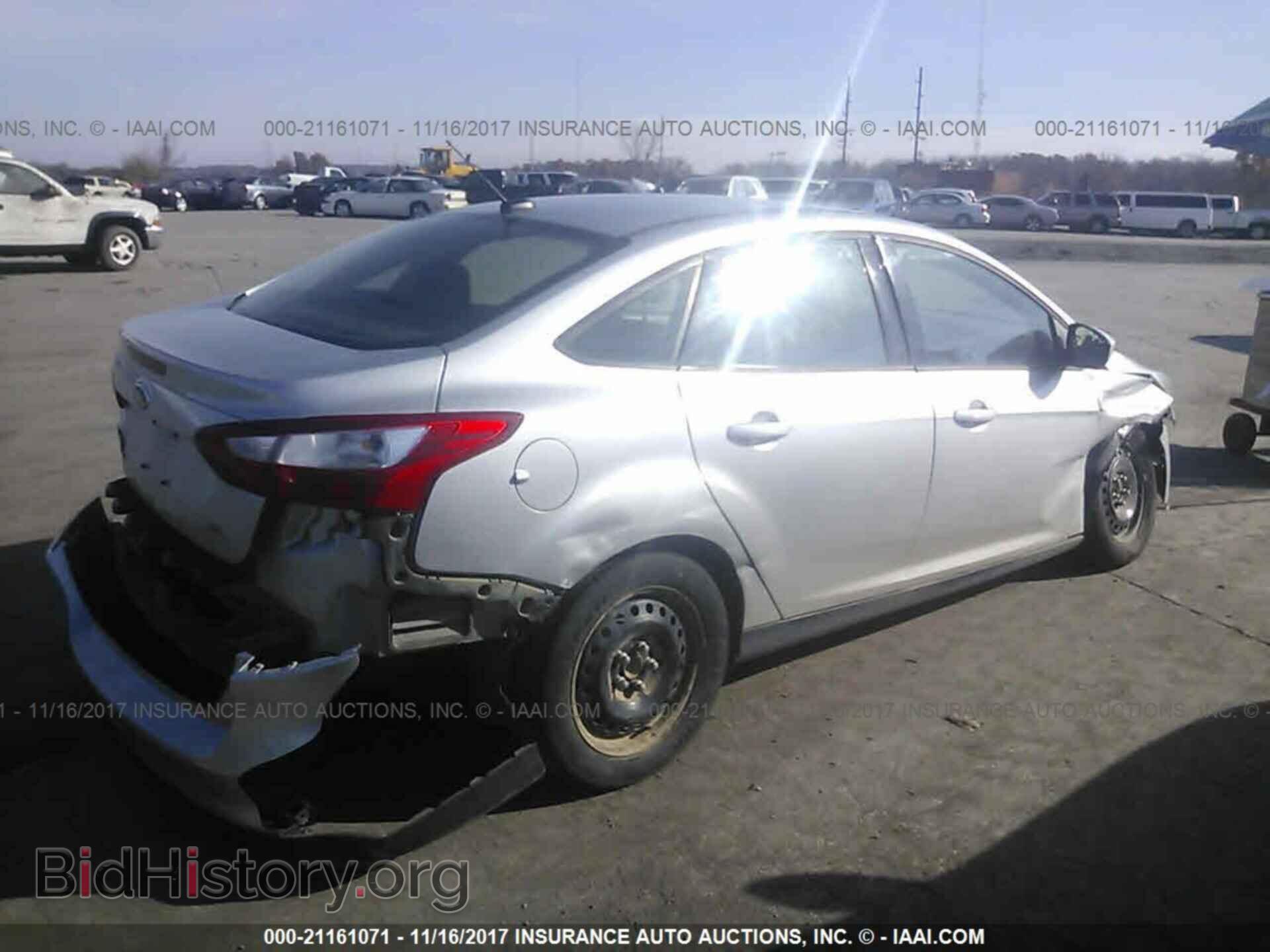 2012 Ford Focus - VIN: 1FAHP3F21CL146876 - Photo 4