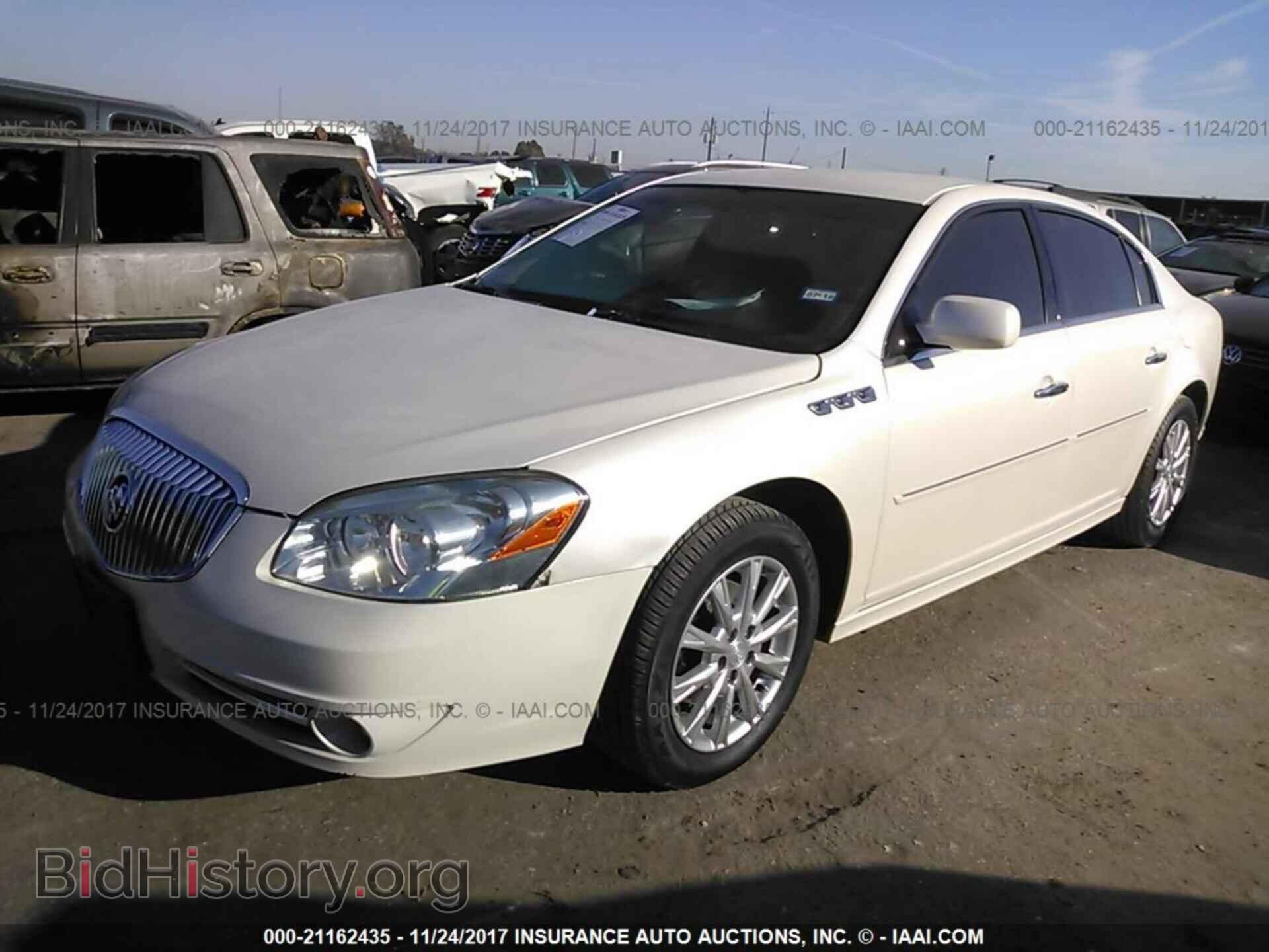 2011 Buick Lucerne - VIN: 1G4HC5EMXBU111004 - Photo 2