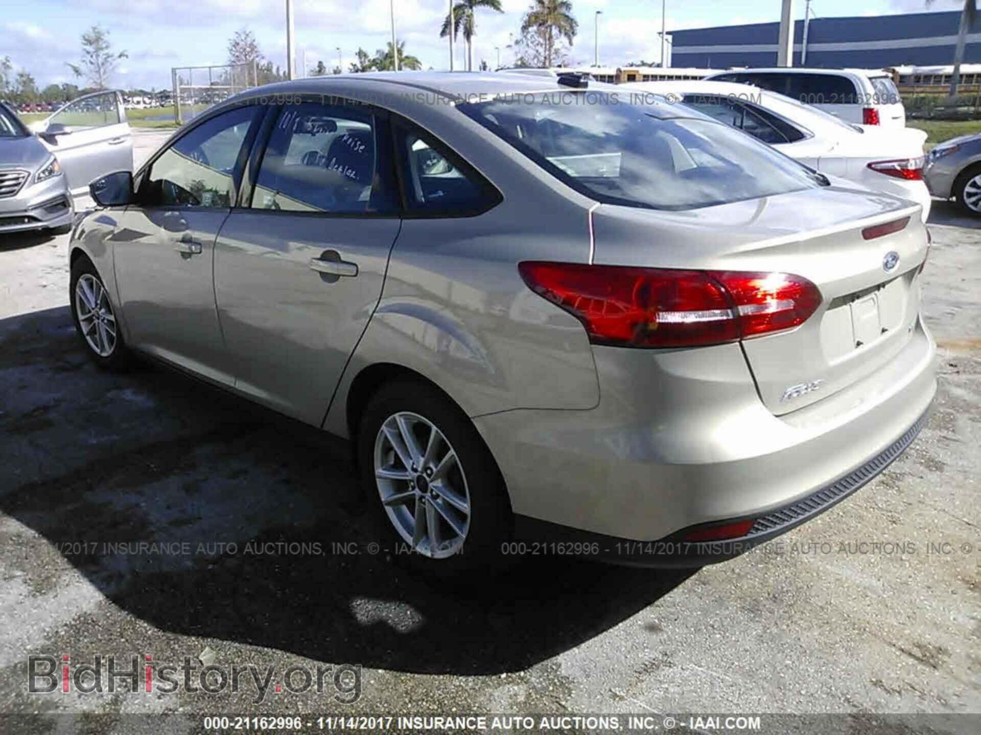 2016 Ford Focus - VIN: 1FADP3F20GL348435 - Photo 3