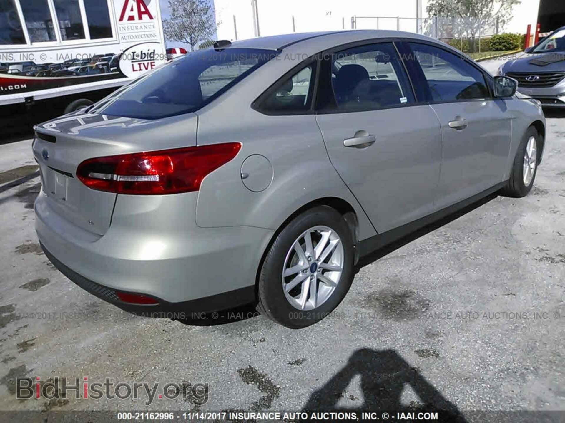 2016 Ford Focus - VIN: 1FADP3F20GL348435 - Photo 4