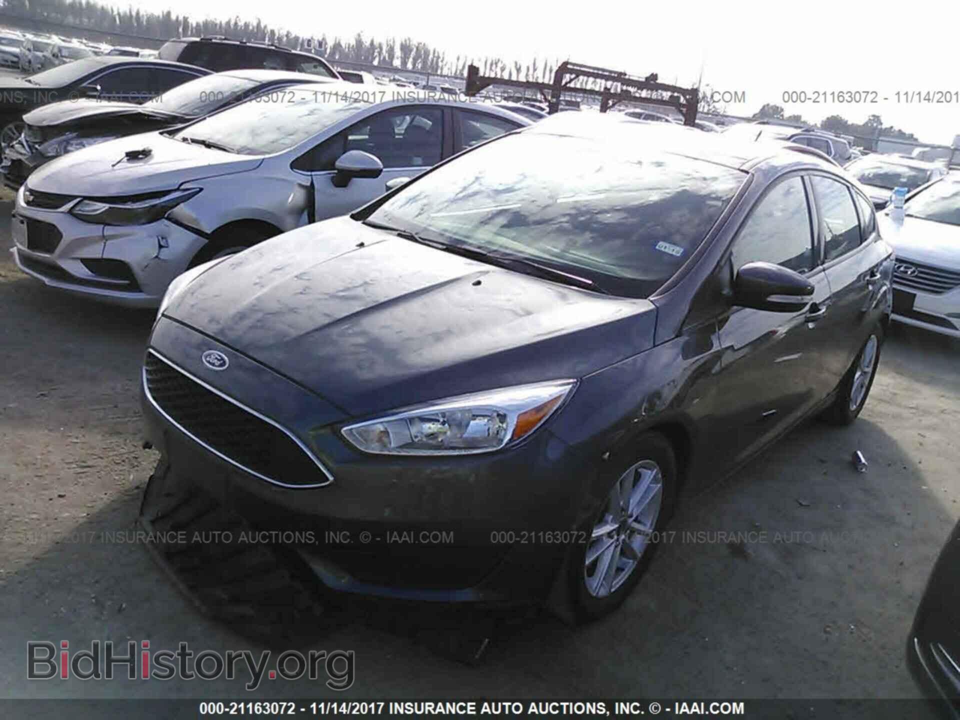 2016 Ford Focus - VIN: 1FADP3K28GL276874 - Photo 2