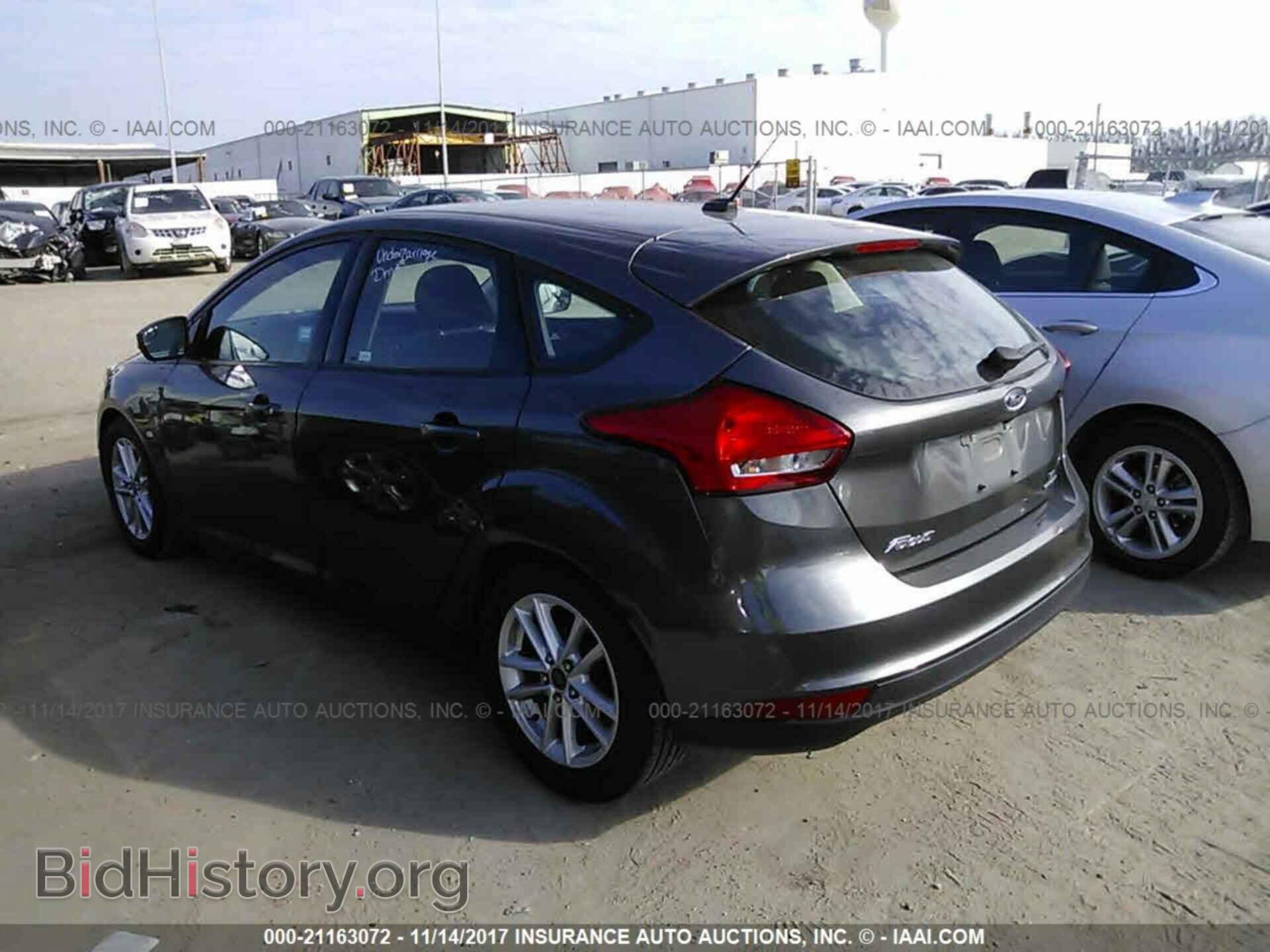 2016 Ford Focus - VIN: 1FADP3K28GL276874 - Photo 3