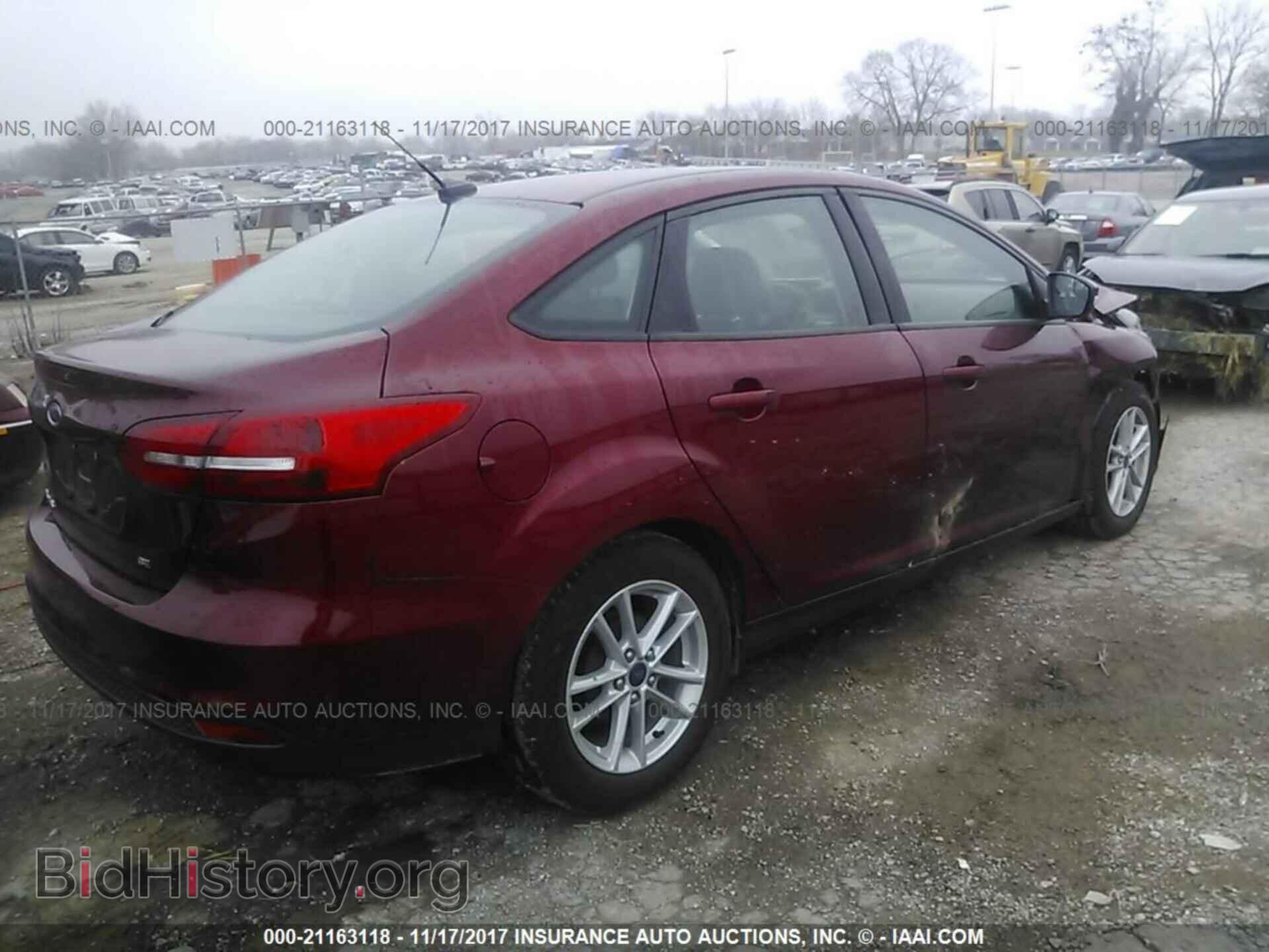 2017 Ford Focus - VIN: 1FADP3F25HL222122 - Photo 4