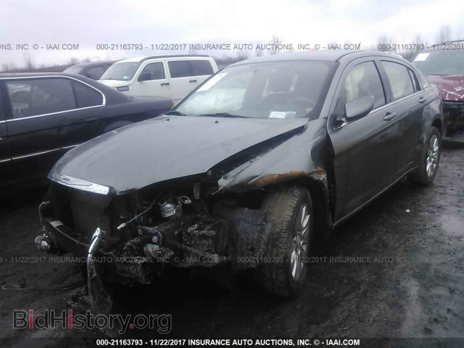 2013 Chrysler 200 - VIN: 1C3CCBAB6DN641408 - Фото 2