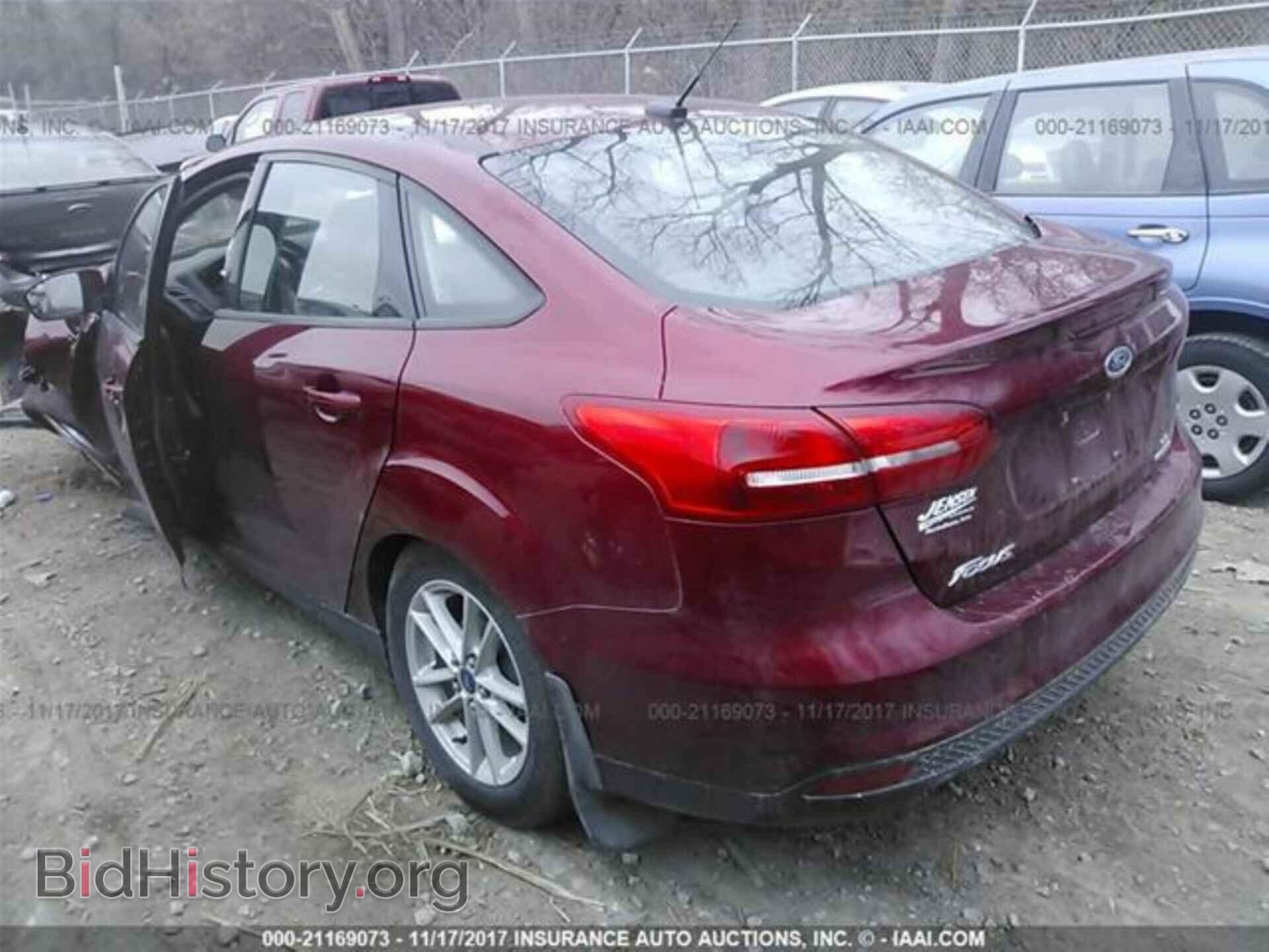 2015 Ford Focus - VIN: 1FADP3F27FL211507 - Photo 3